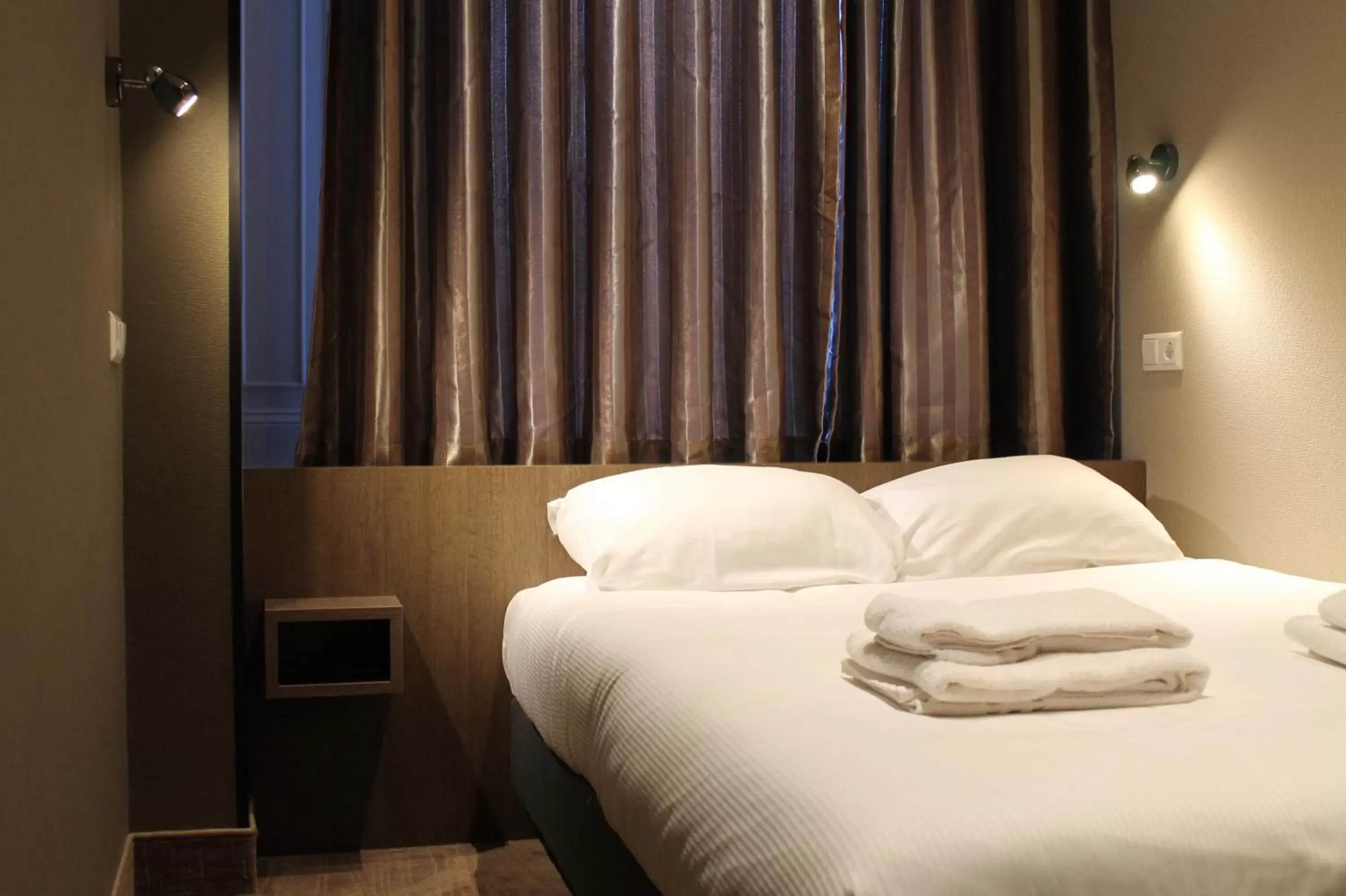 Standard Double Room in Blossoms City Hotel Standard Double Room in Blossoms City Hotel