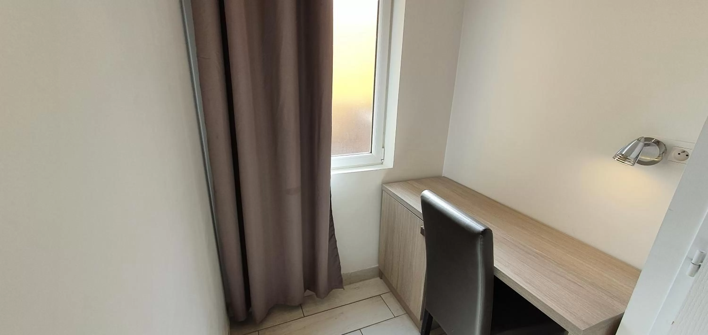 Bedroom in Hôtel Port Beach