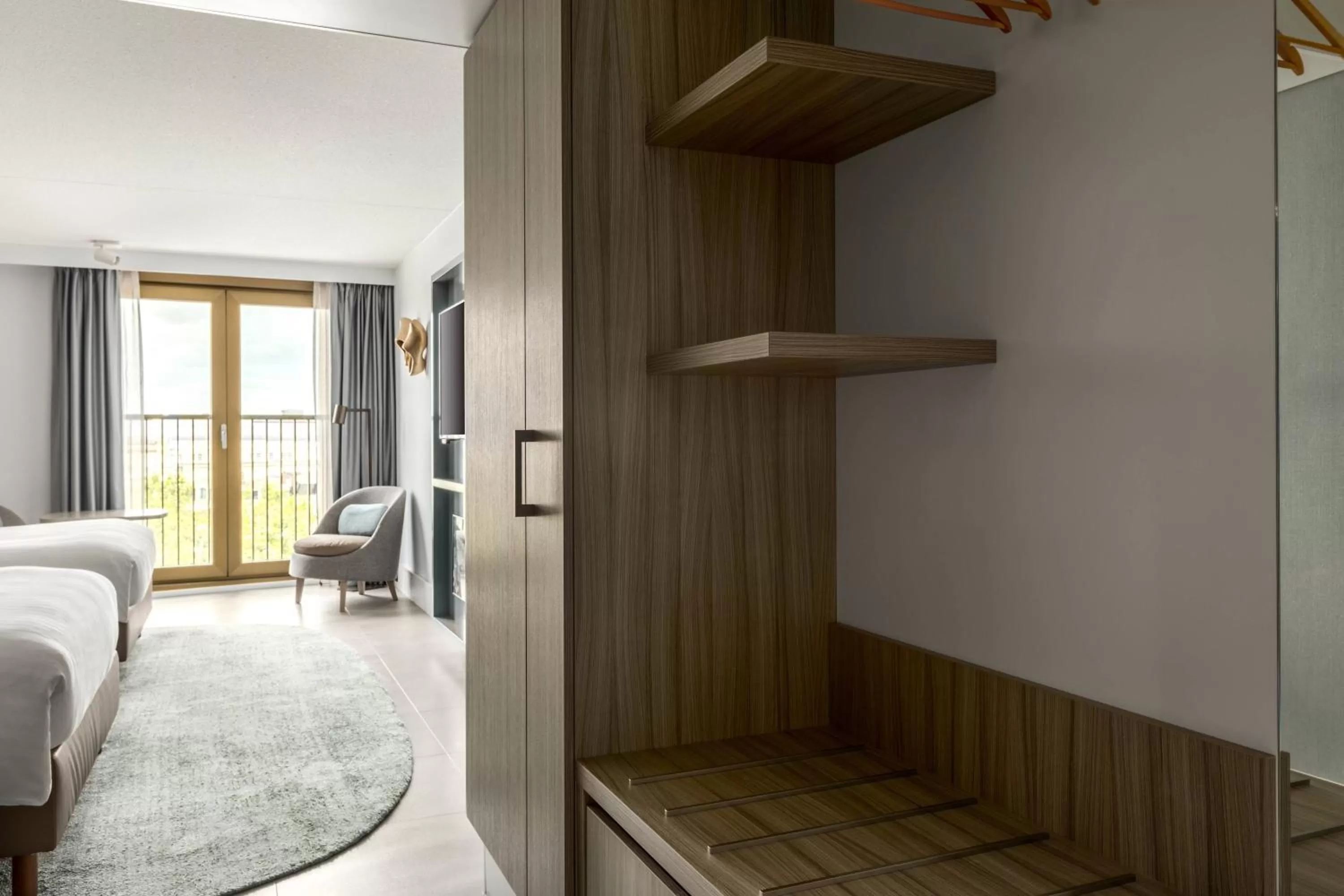 Photo of the whole room, Bed in Amsterdam Marriott Hotel