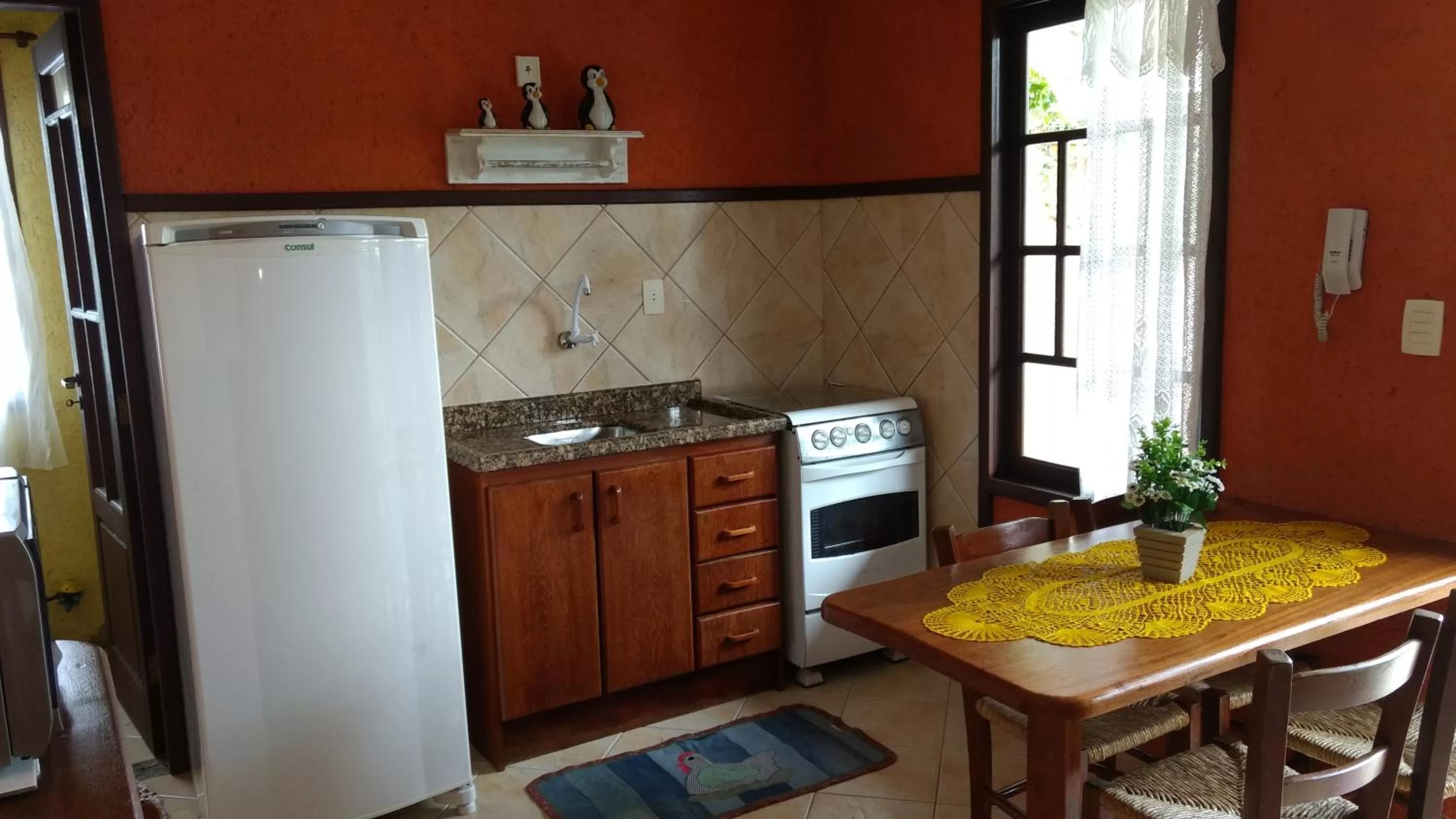 Communal kitchen, Kitchen/Kitchenette in Pousada Santa Genoveva campeche