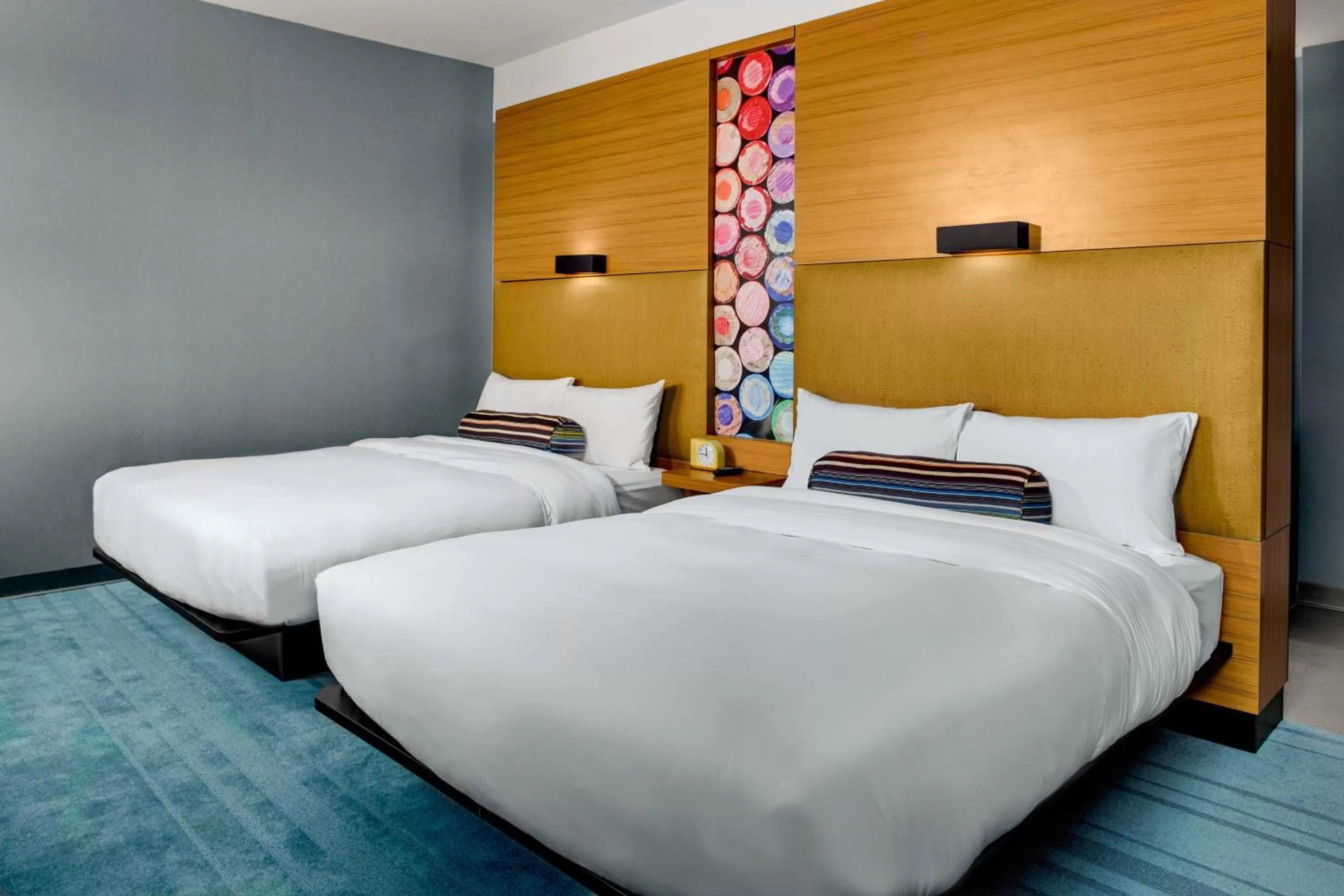 Photo of the whole room, Bed in Aloft Chapel Hill