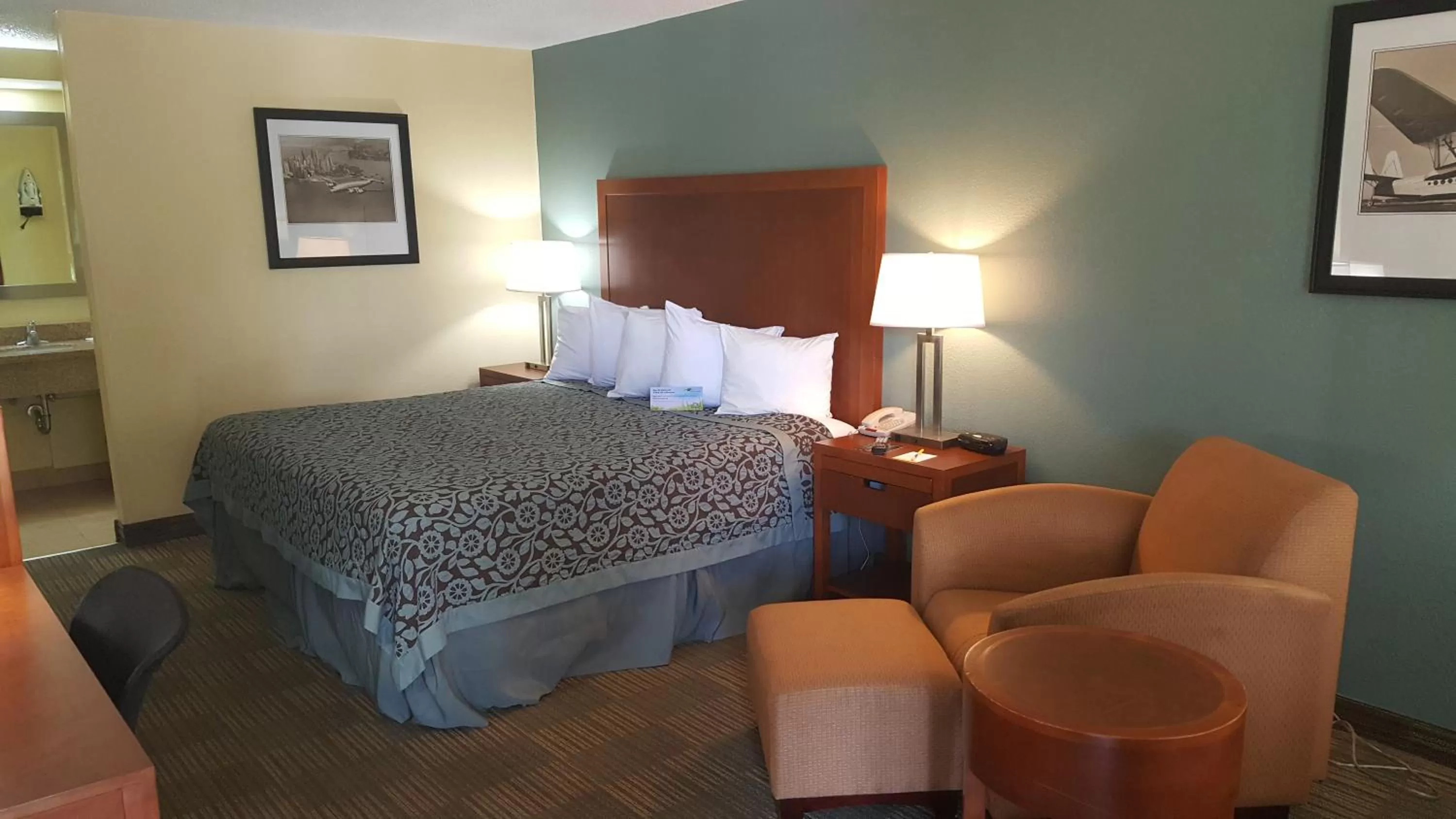 Bedroom in Days Inn by Wyndham Jacksonville Airport