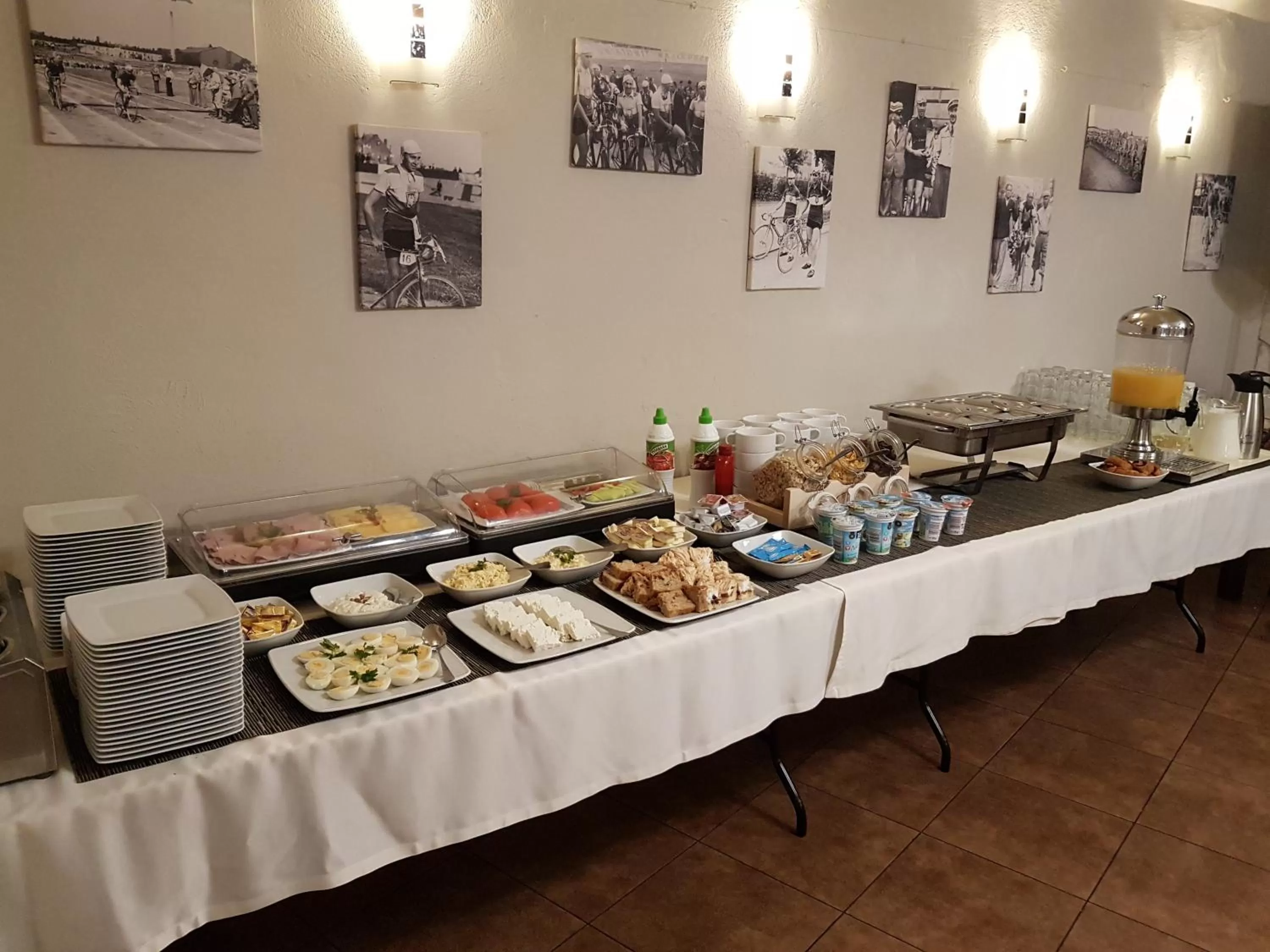 Buffet breakfast in Résidence Tournet