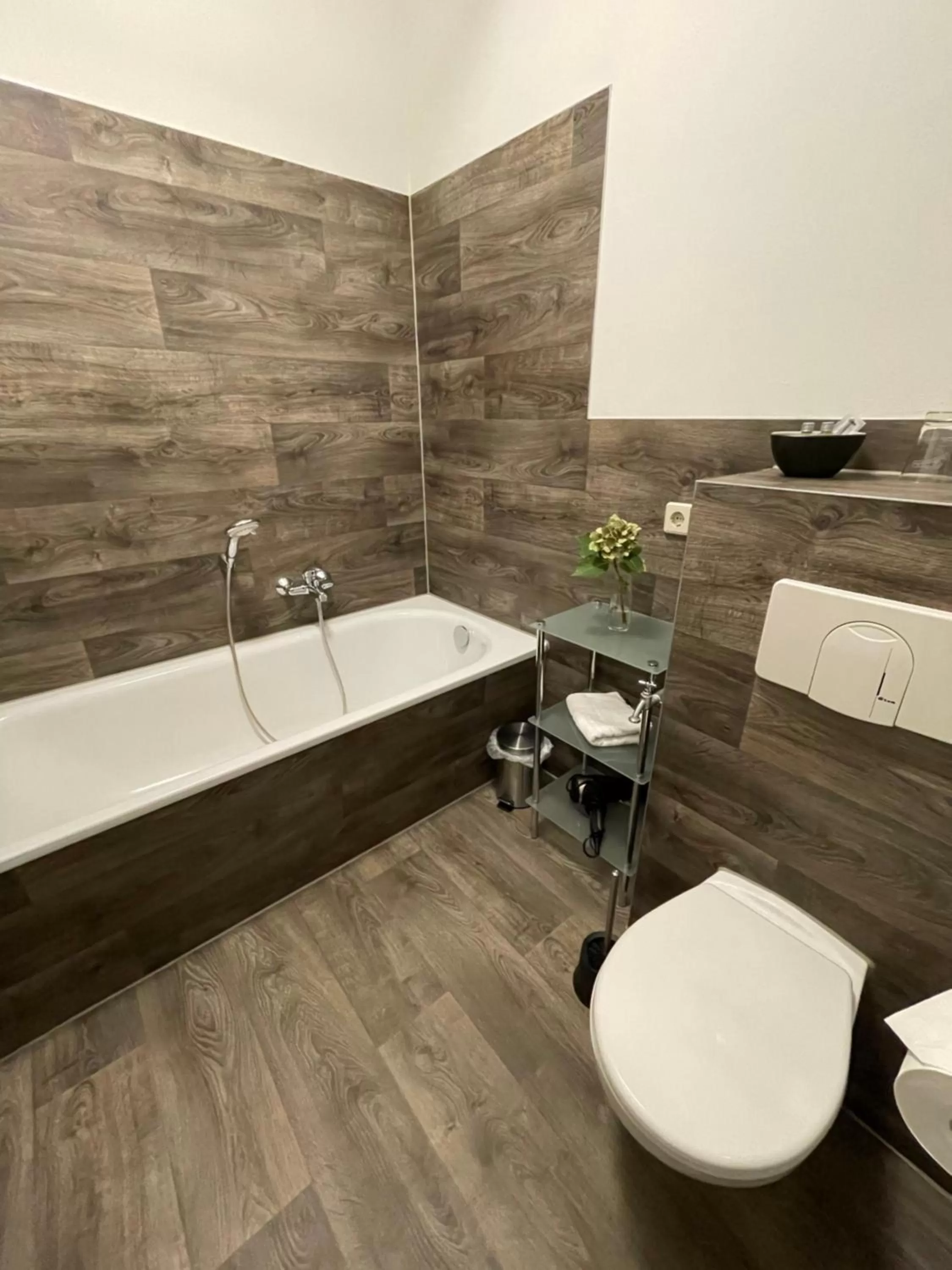 Bathroom in "Zur Altstadt - Am Fuße der Osterburg" Gaststätte, Pension, FEWO