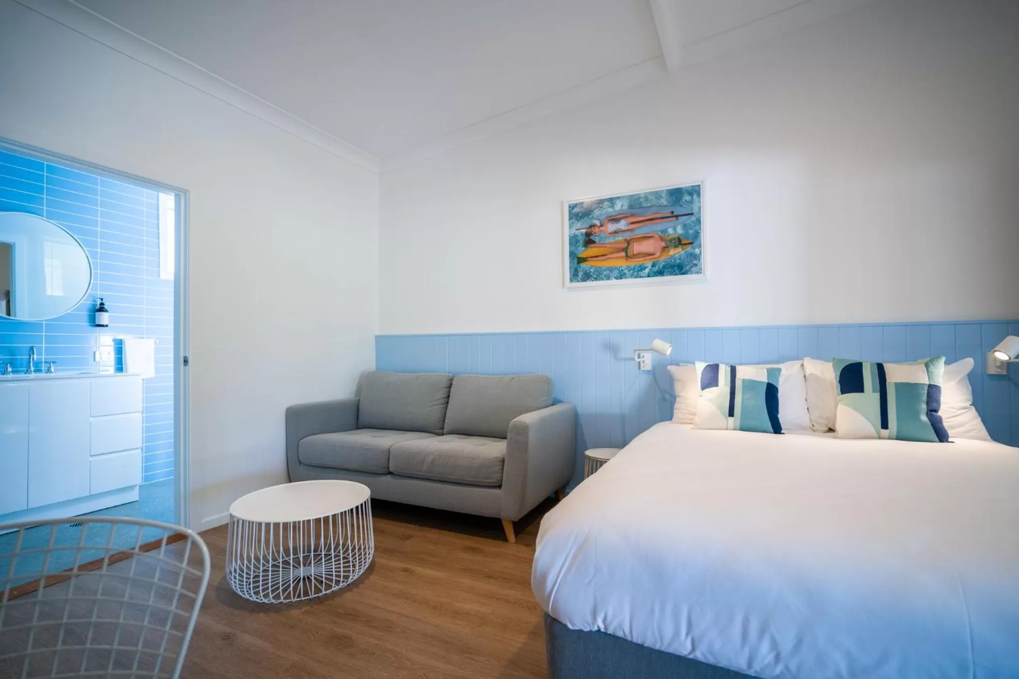 Bathroom, Bed in The Cubana Ballina