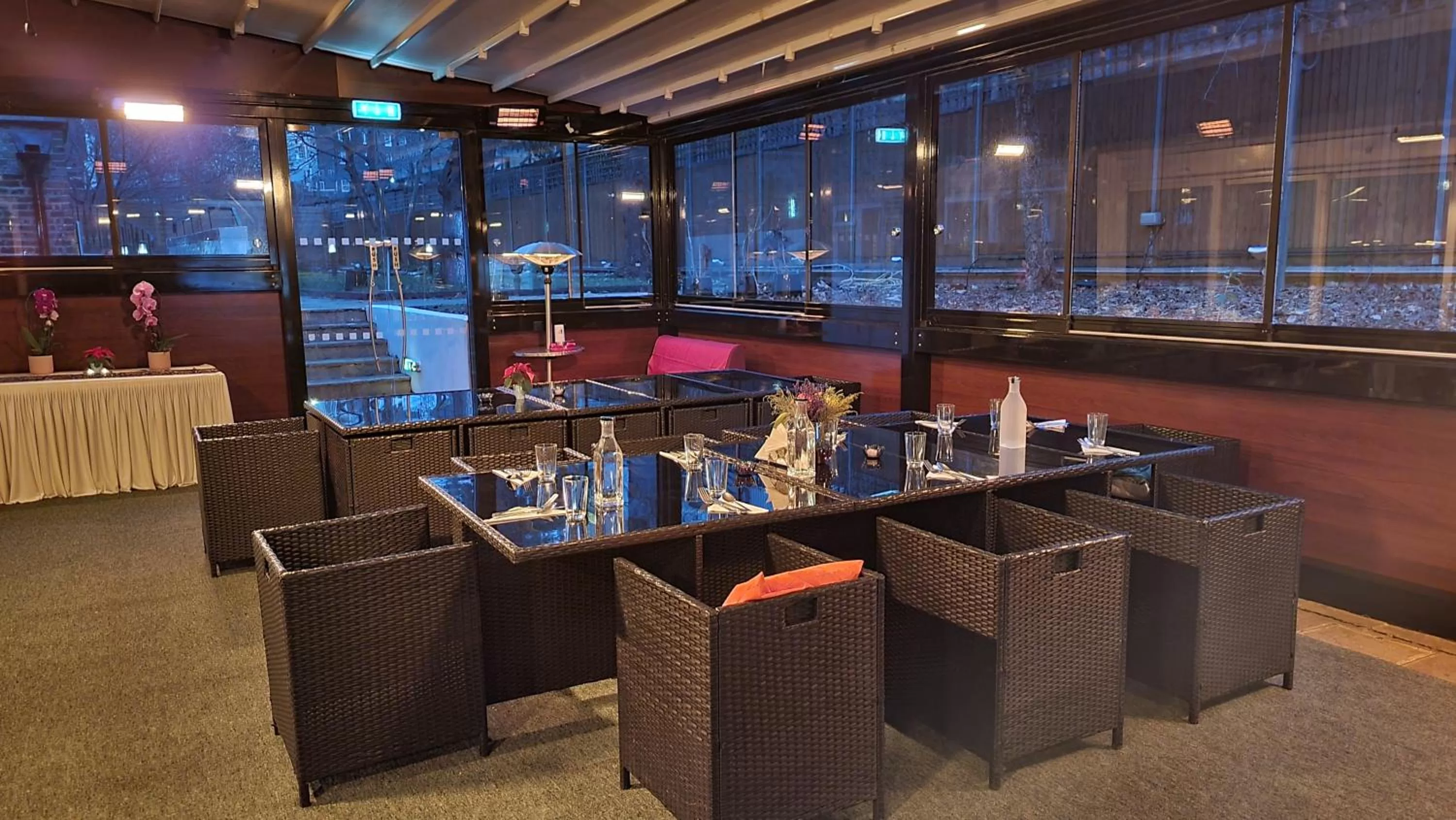 Restaurant/places to eat in The Park City Grand Plaza Kensington Hotel