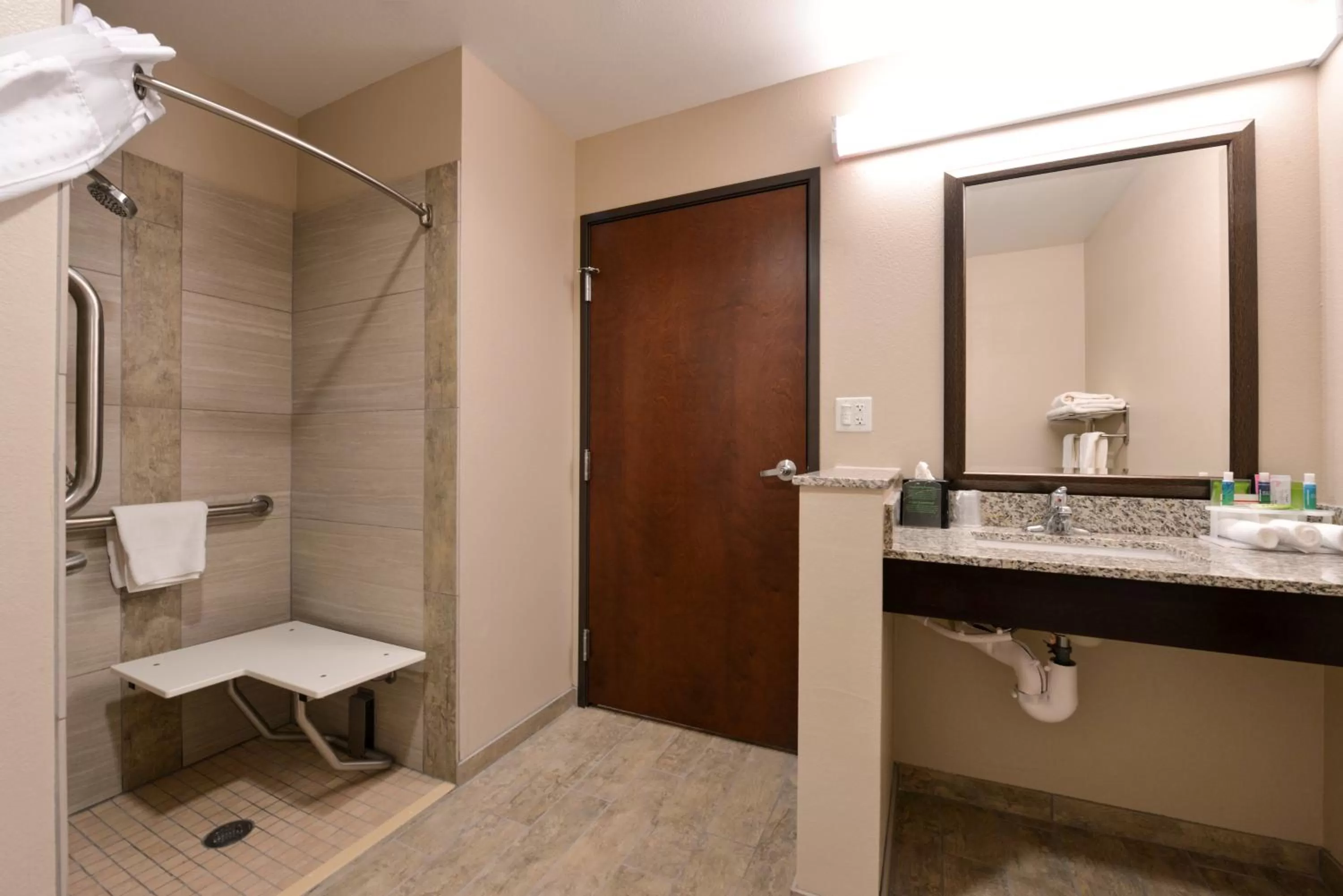 Bathroom in Holiday Inn Express & Suites Williams by IHG