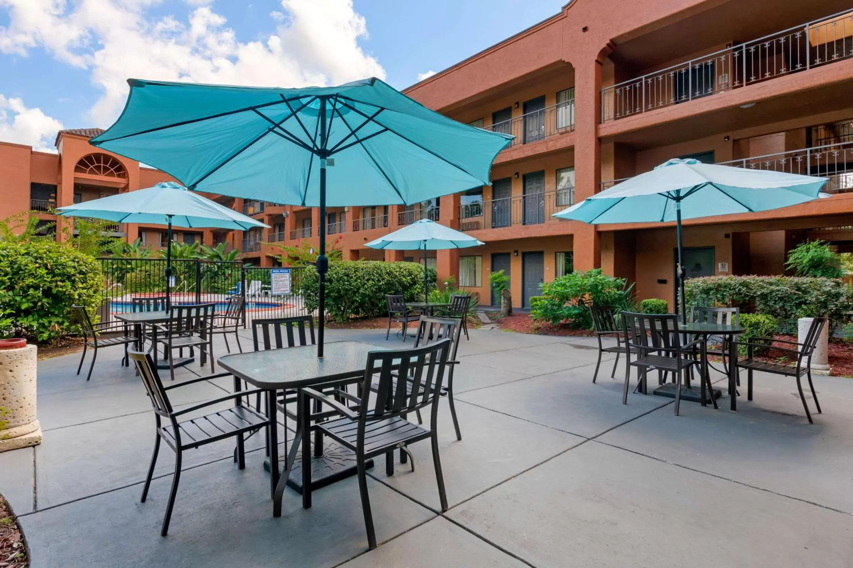 Swimming pool in Quality Inn & Suites Jacksonville-Baymeadows