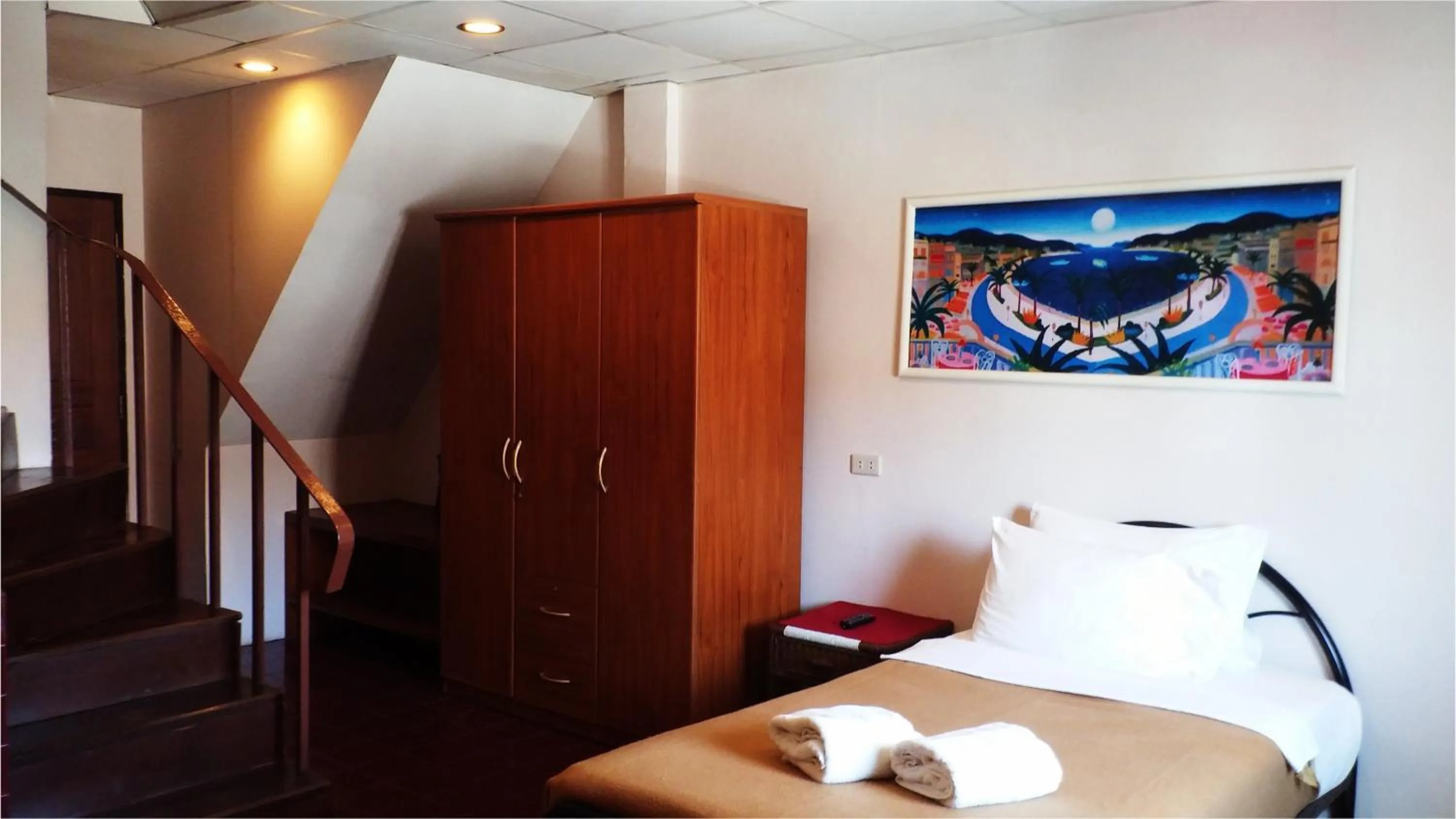 Bedroom, Bed in Karon Cafe Inn