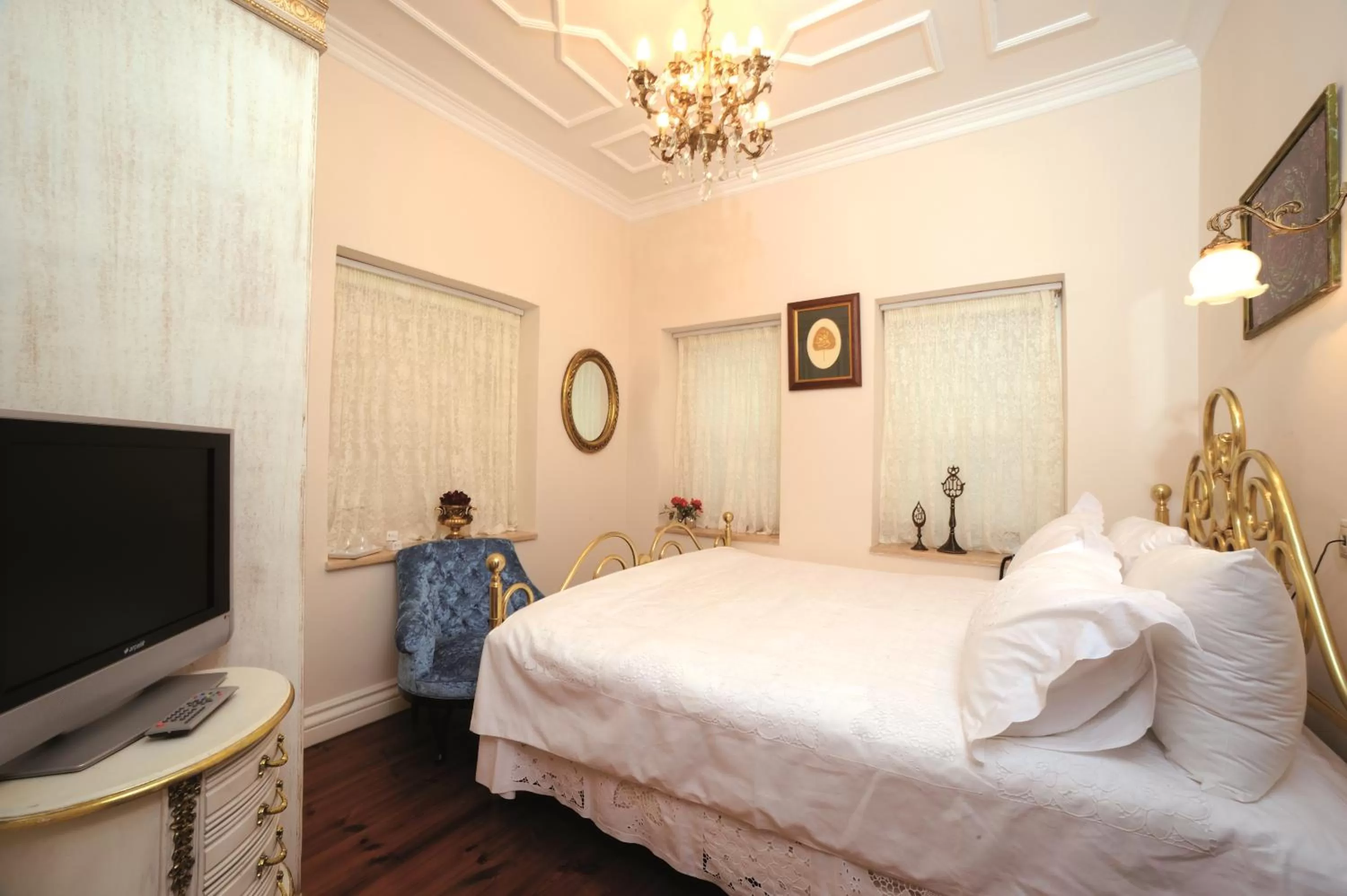 Photo of the whole room in Erten Konak