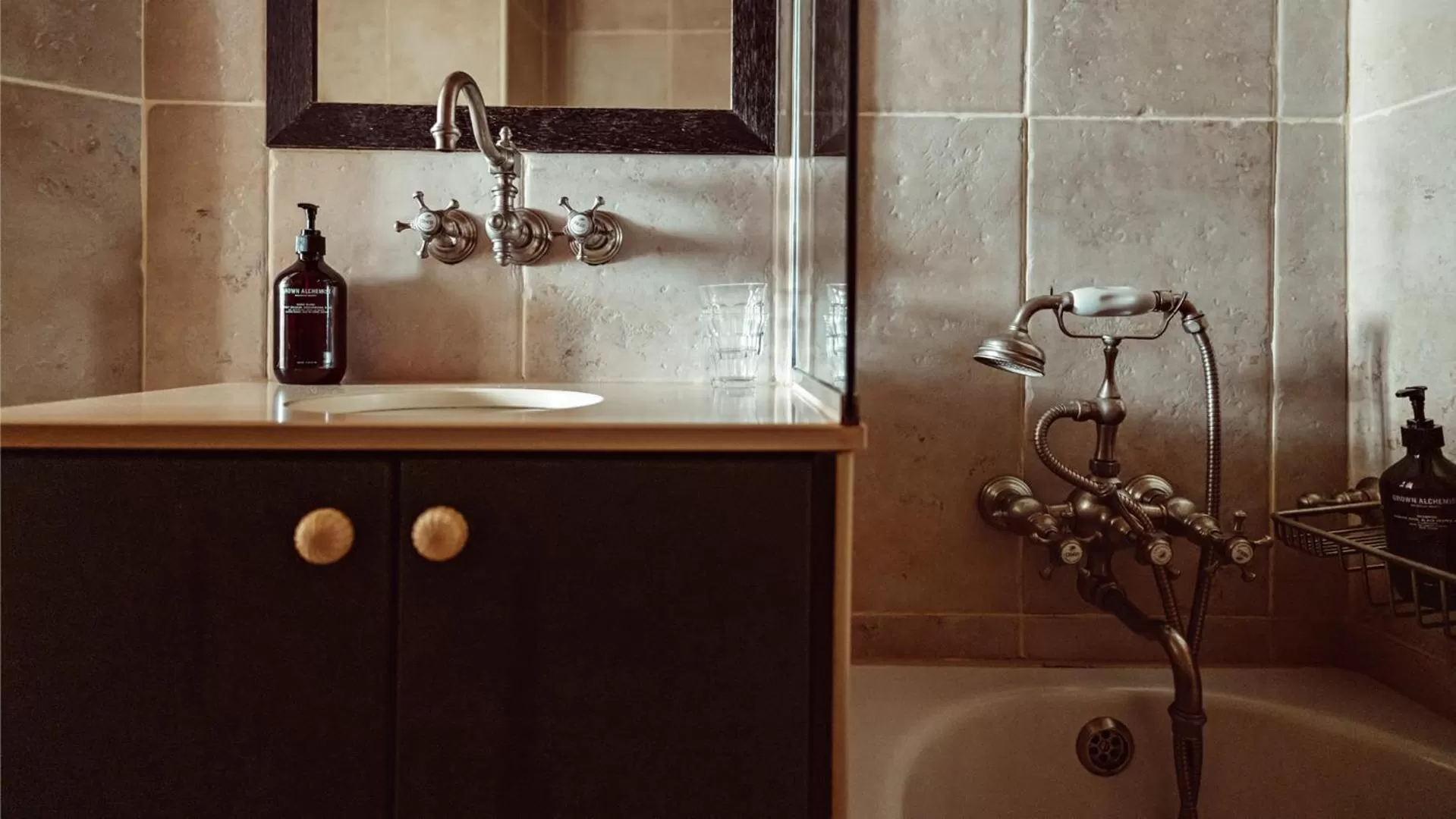 Bath in Maison Saintonge