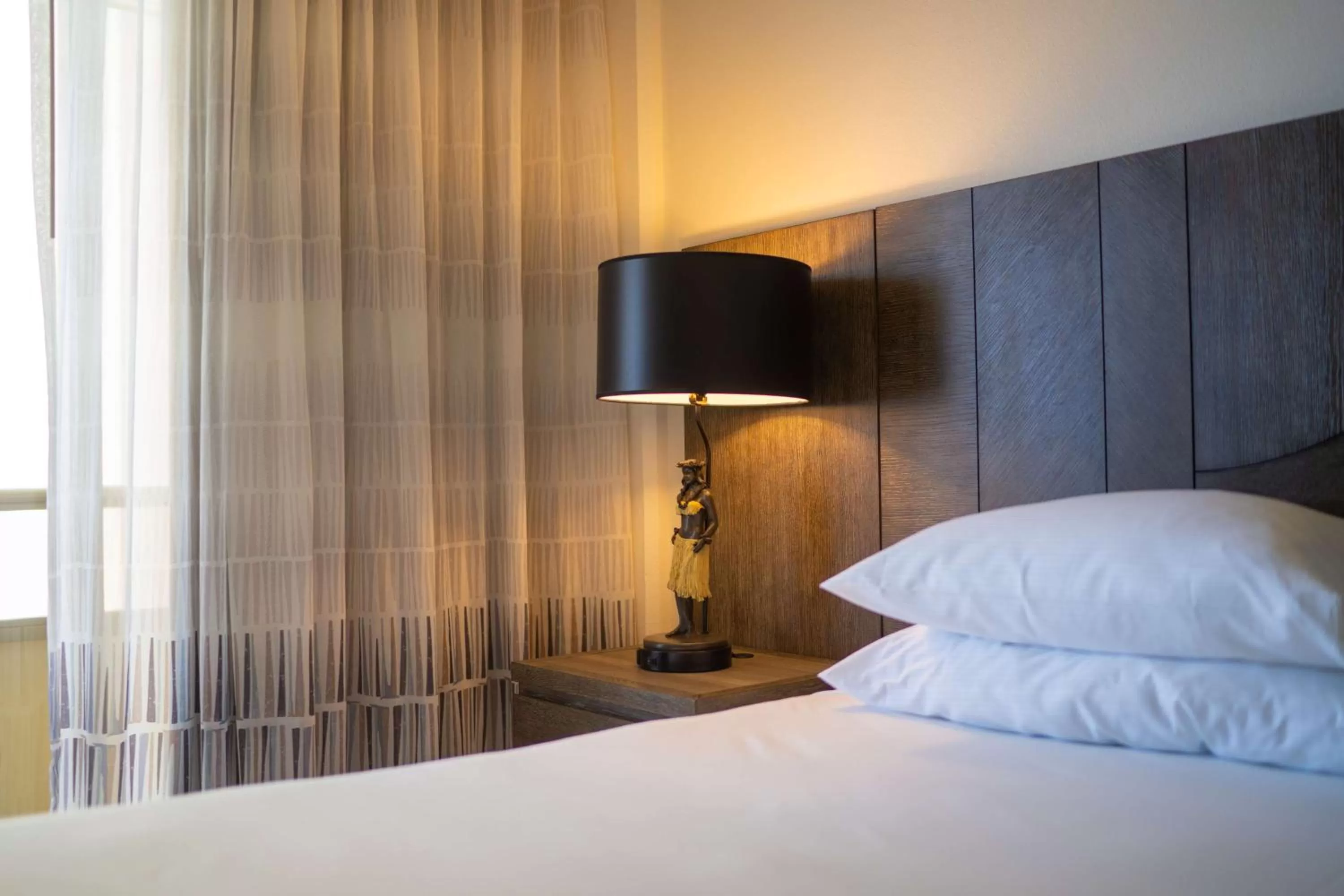 Bedroom, Bed in Embassy Suites by Hilton Waikiki Beach Walk