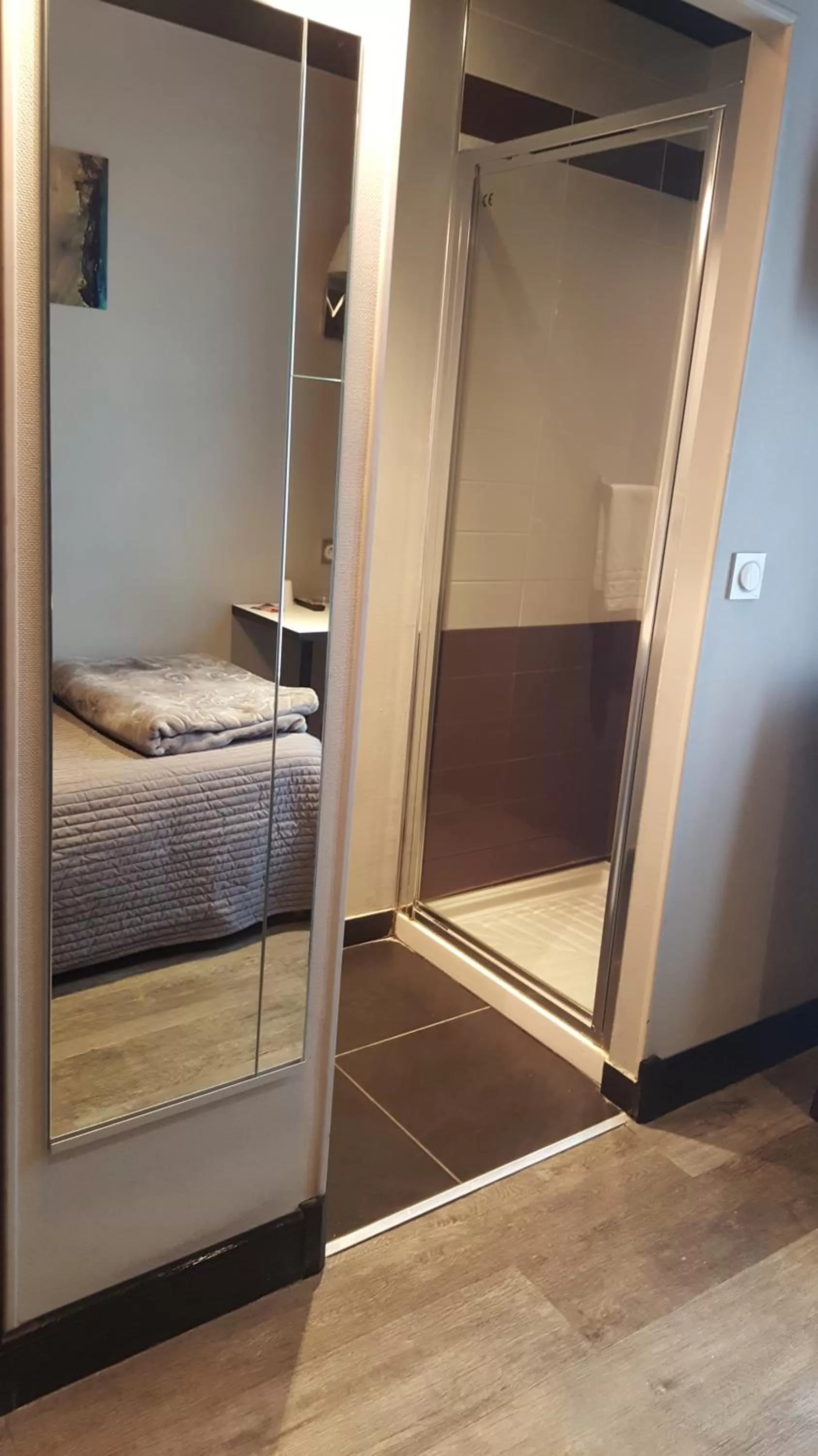 Decorative detail, Bed in Café Hôtel de l'Avenir