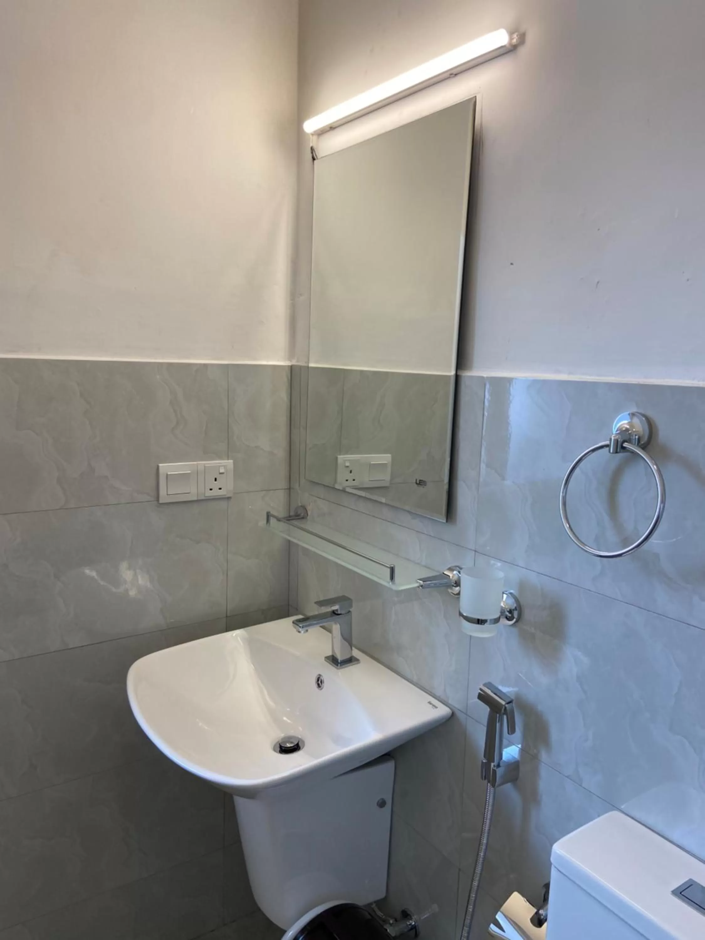 Bathroom in White Lodge