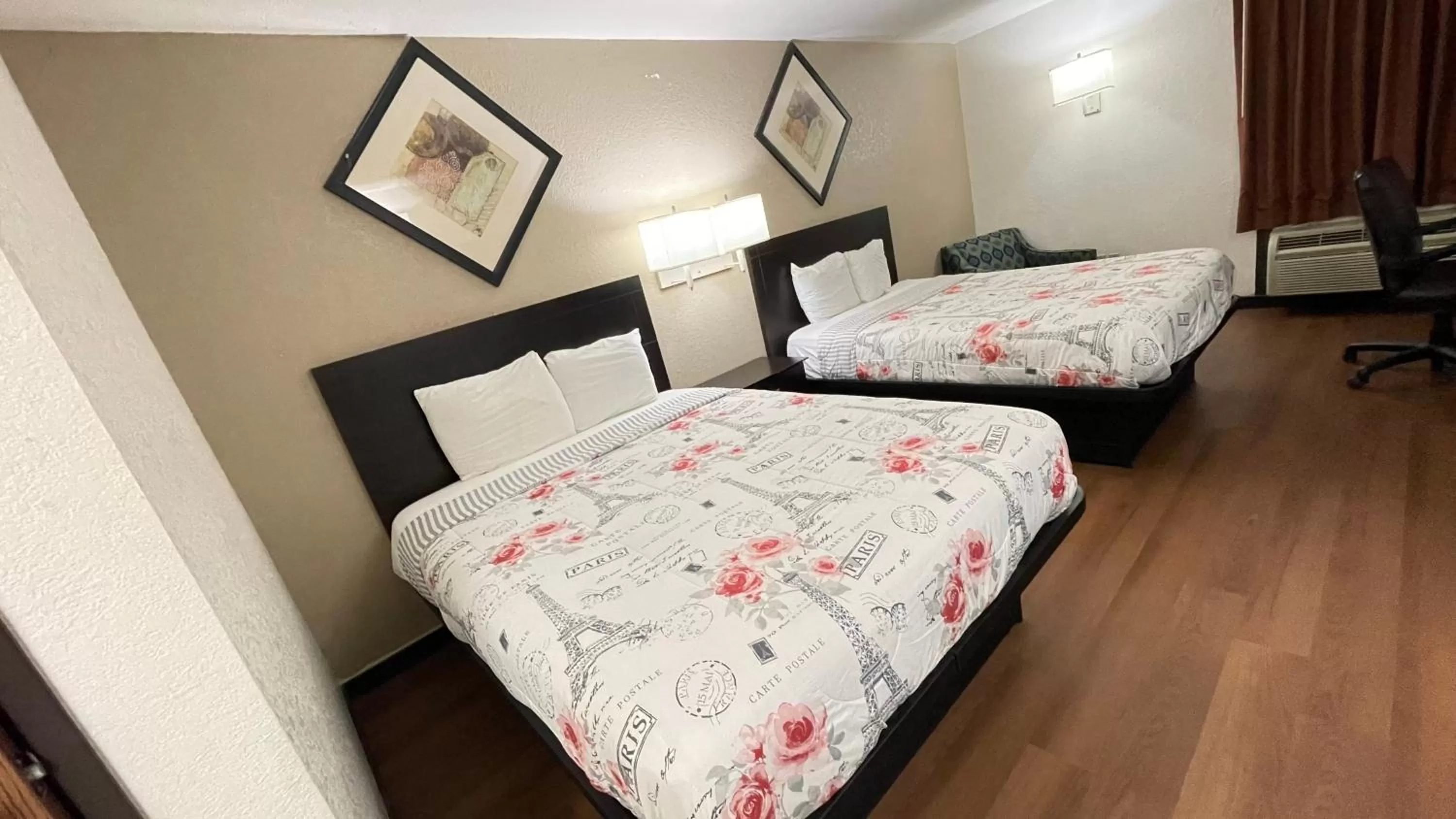 Bed in Americas Best Value Inn Pinckneyville