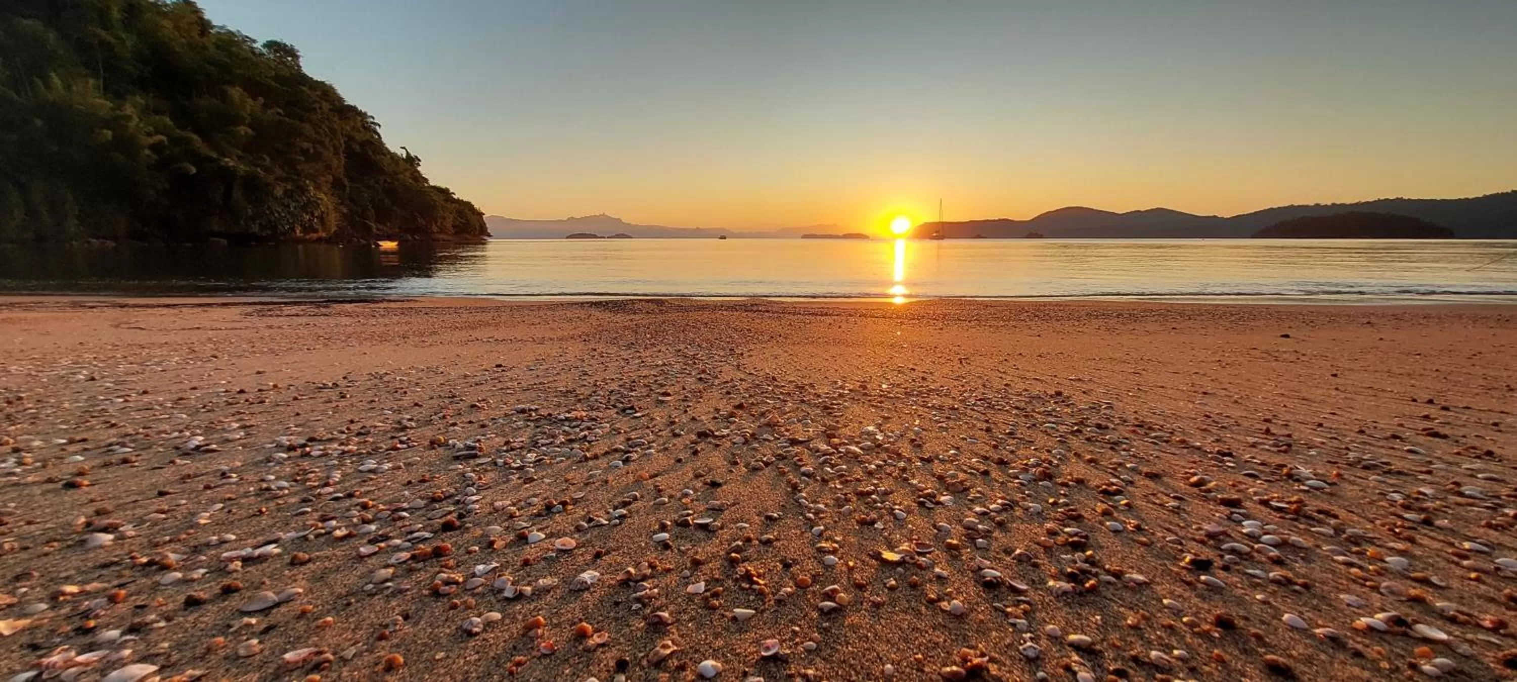 Sunrise, Beach in Pousada das Saíras