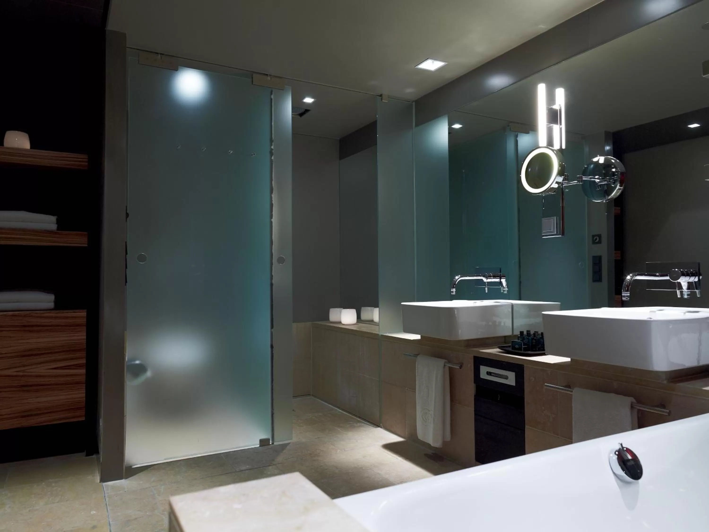 Bathroom in Sofitel Munich Bayerpost