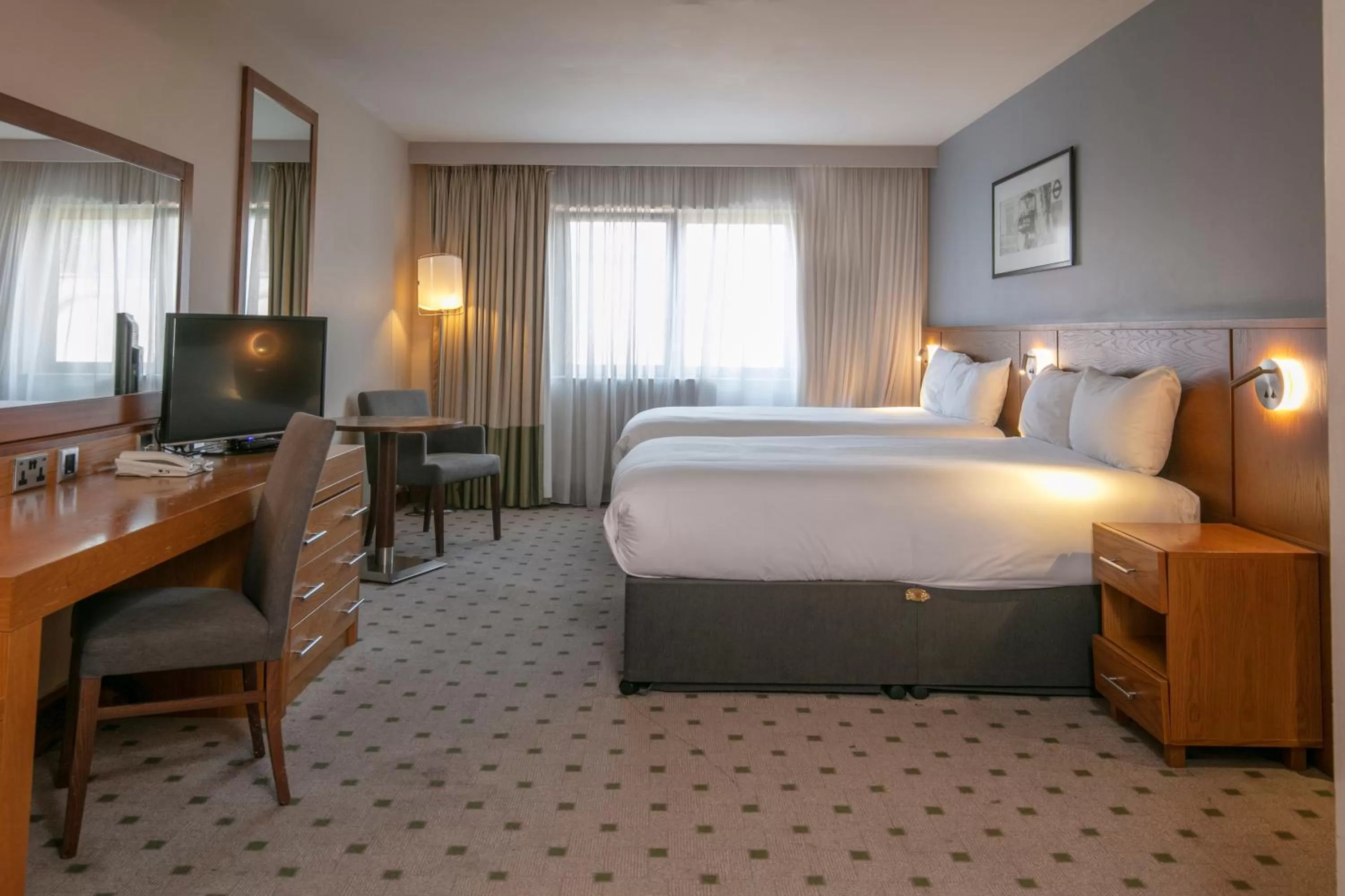 Bedroom, Bed in The Crown London, WorldHotels Distinctive