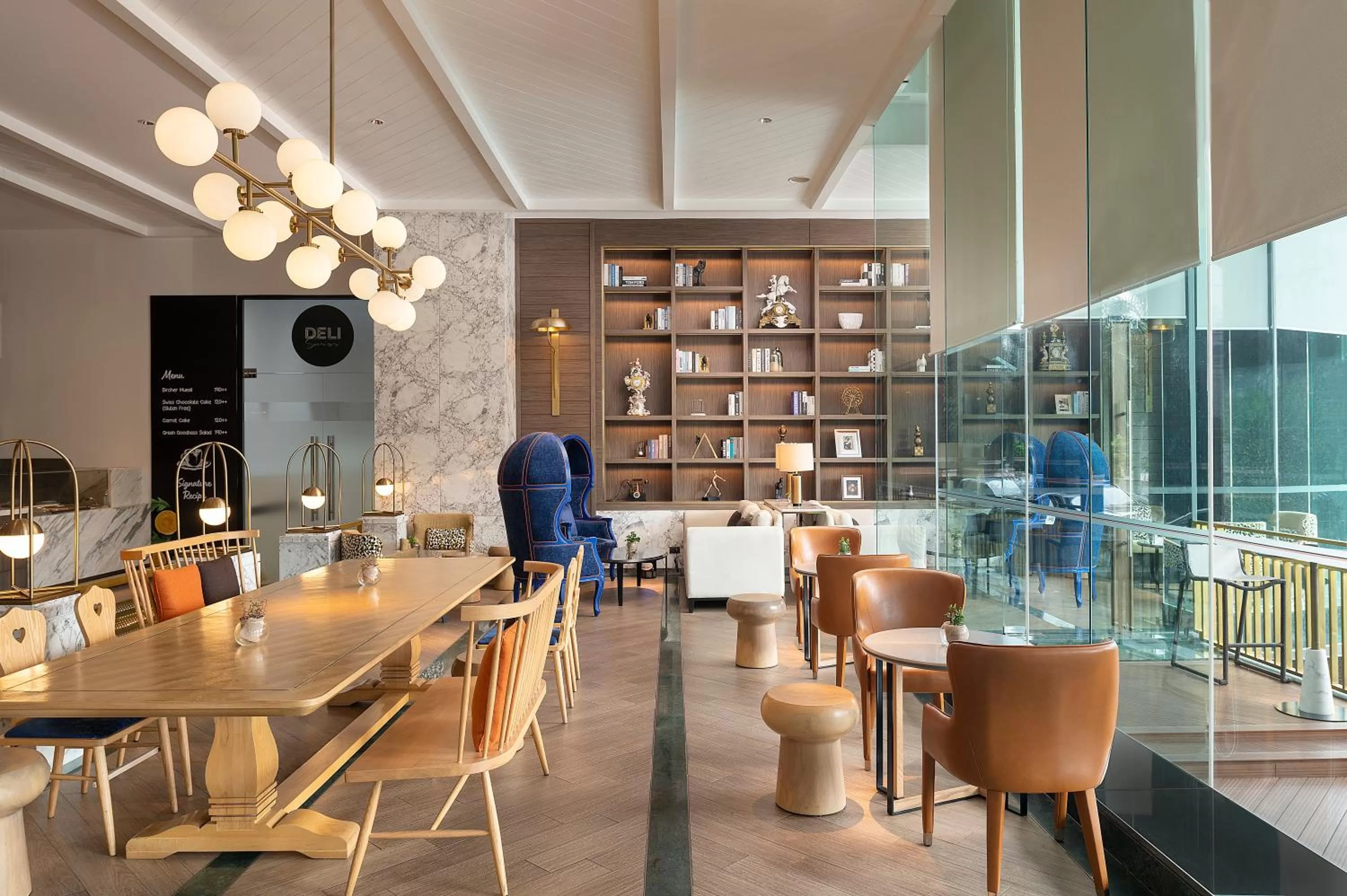 Lounge or bar in Swissotel Bangkok Ratchada