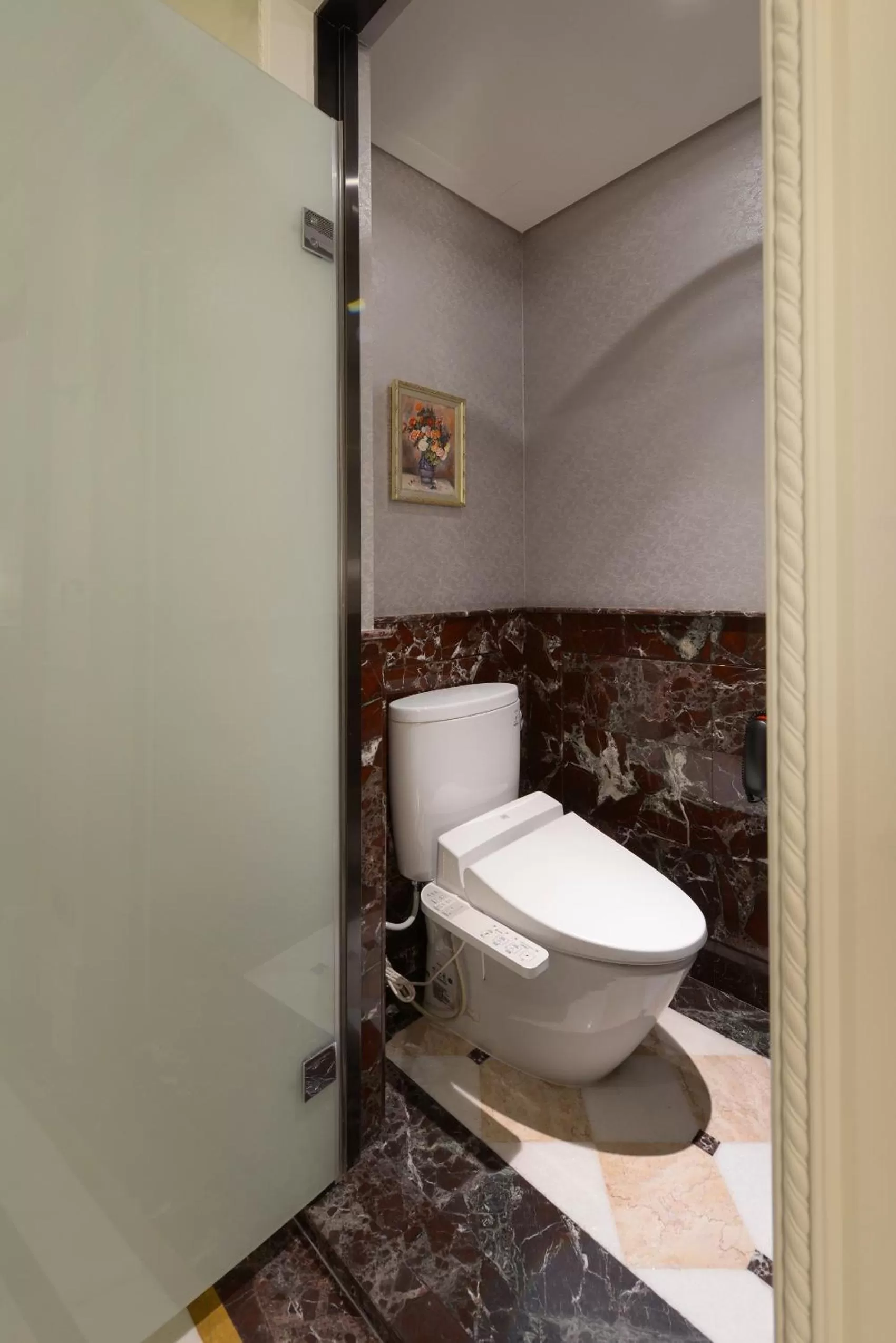 Toilet in Golden Tulip RS Boutique Hotel-Tainan