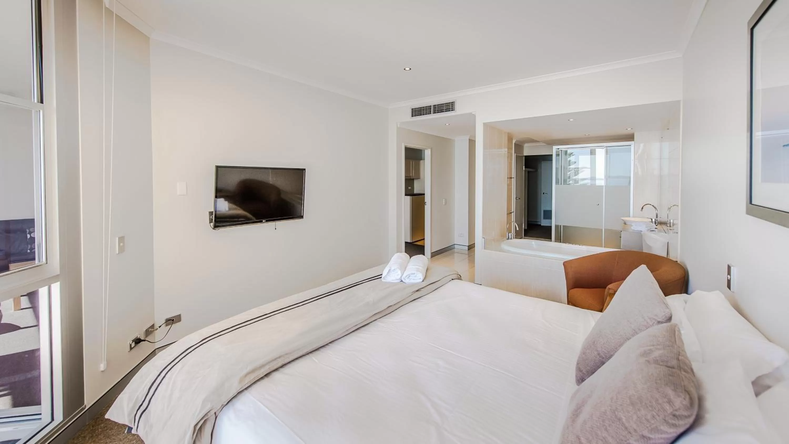 Bedroom, Bed in Sandcastle Apartments