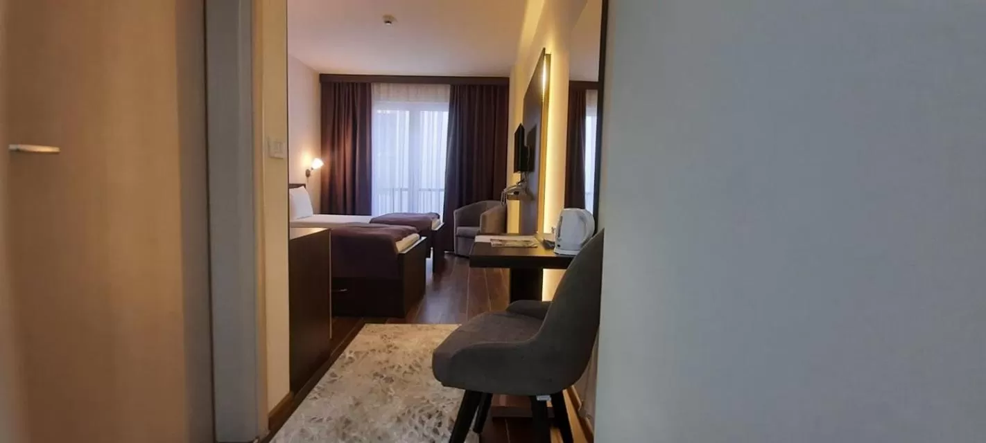 TV/Entertainment Center in Hotel DOA