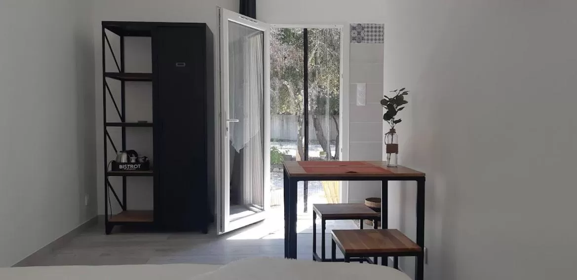 Dining area in Maison d'Hôtes & Spa La Chêneraie-Provence Ventoux