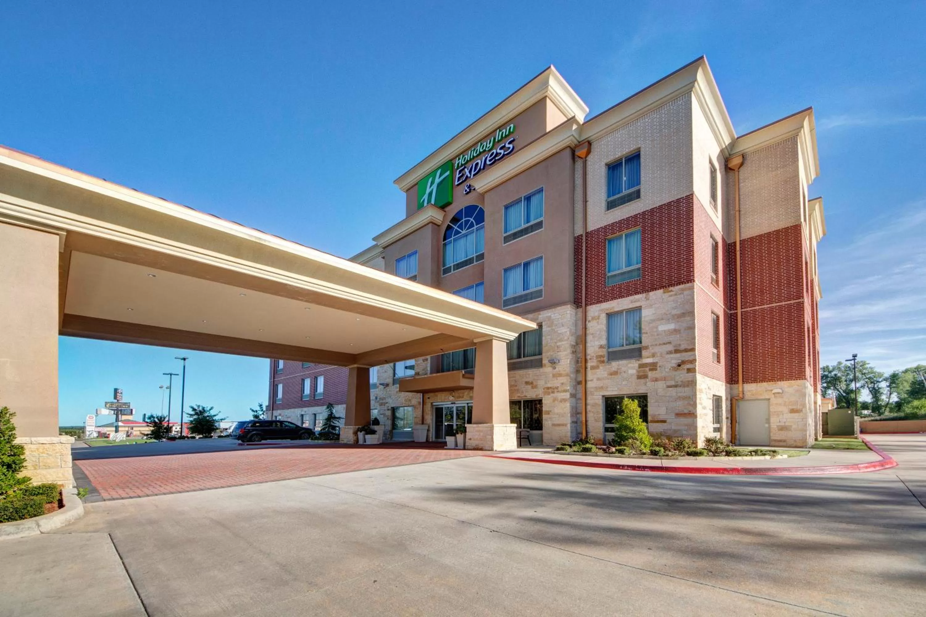 Property building in Holiday Inn Express and Suites Oklahoma City North by IHG