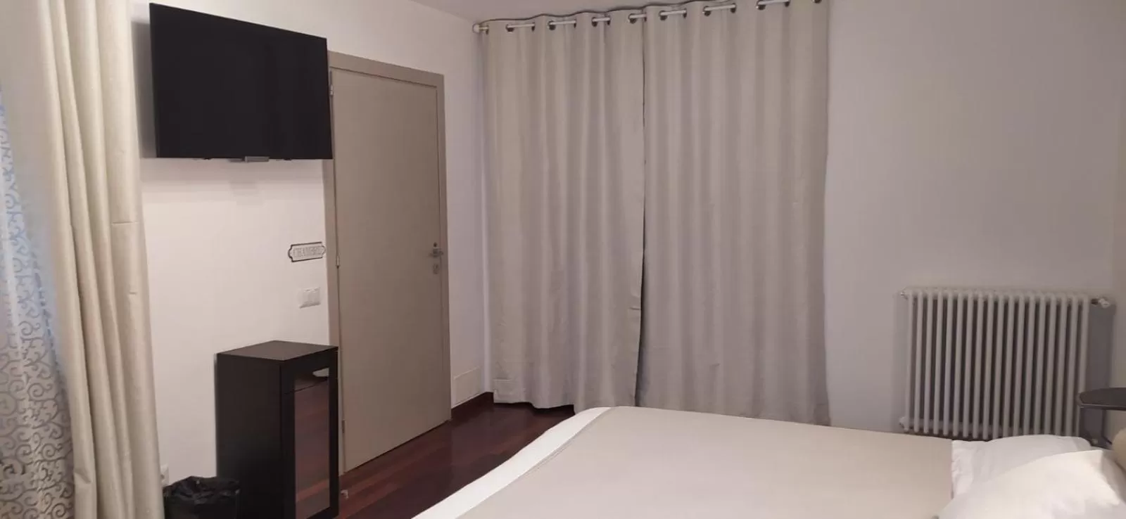 Communal lounge/ TV room, TV/Entertainment Center in "La Selvetta" bed and breakfast