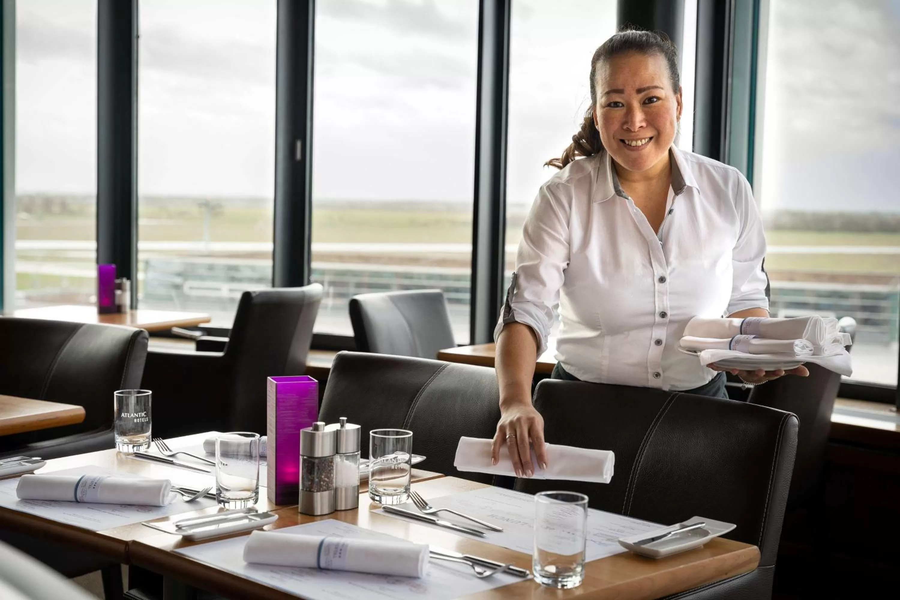 Restaurant/places to eat in ATLANTIC Hotel Airport