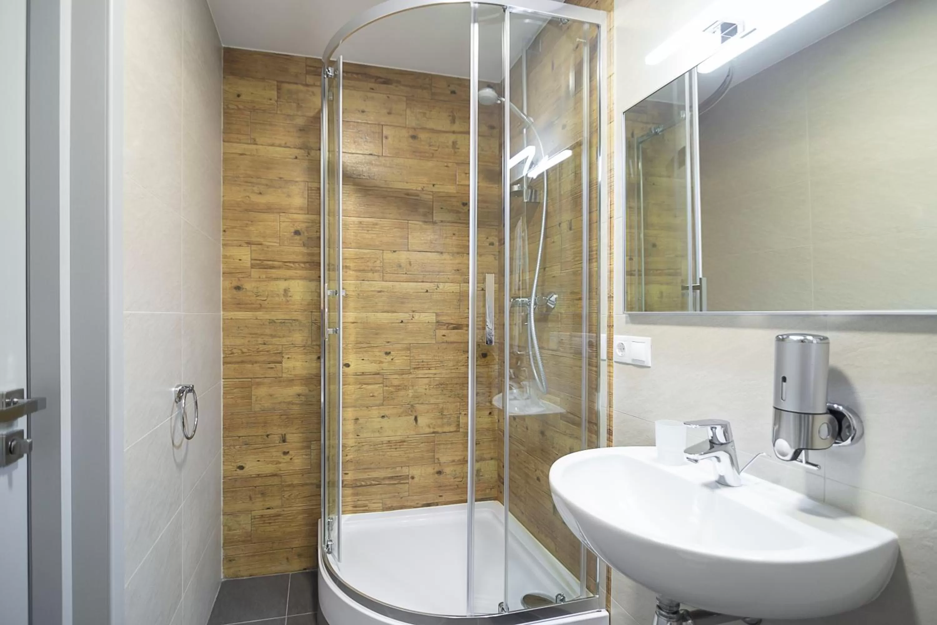 Shower in Favor Sport Hotel