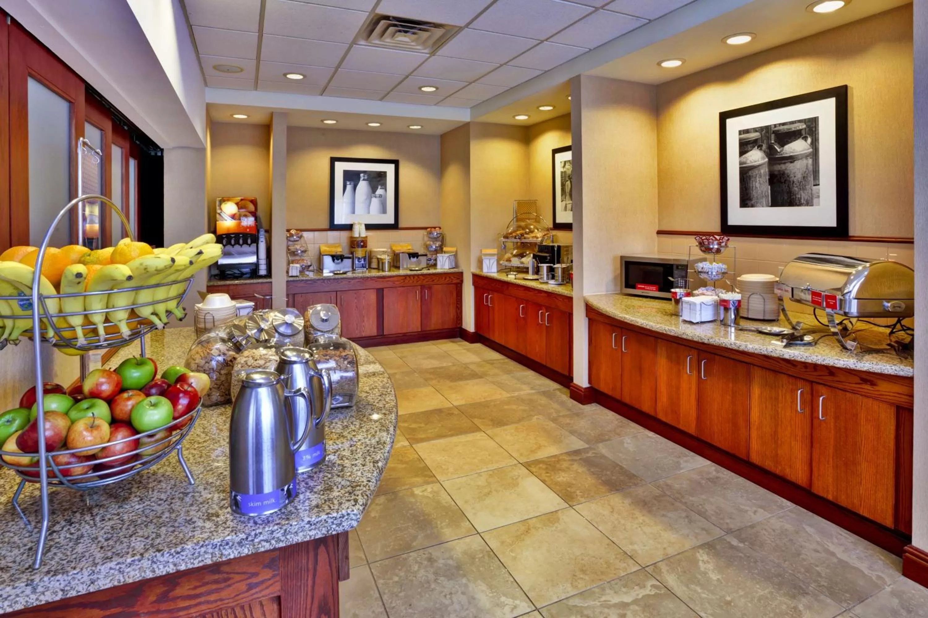 Dining area in Hampton Inn Rutland/Killington