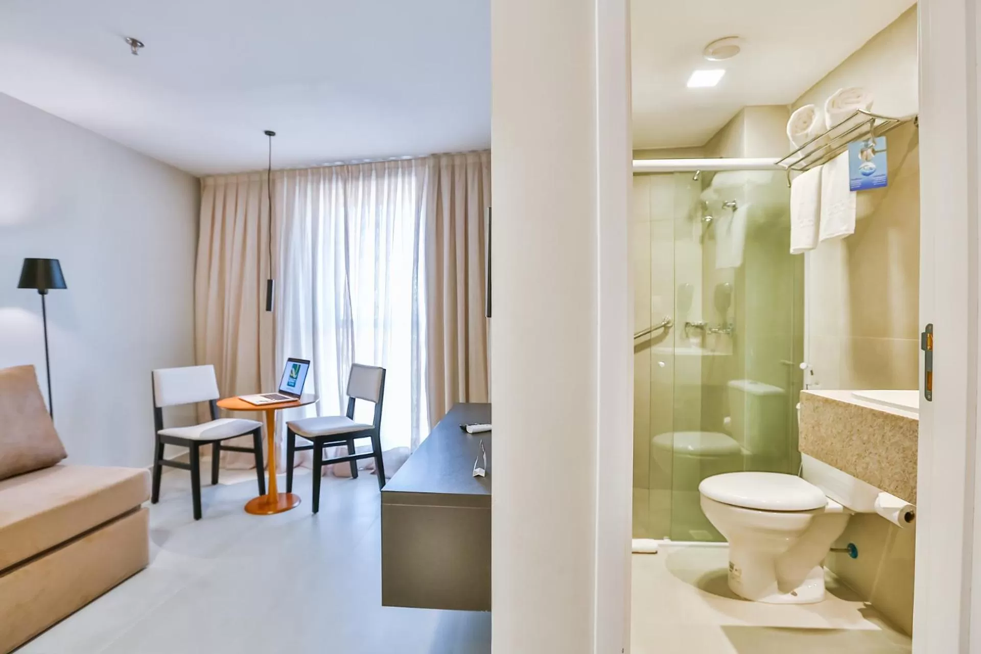 Toilet in Quality Suítes João Pessoa