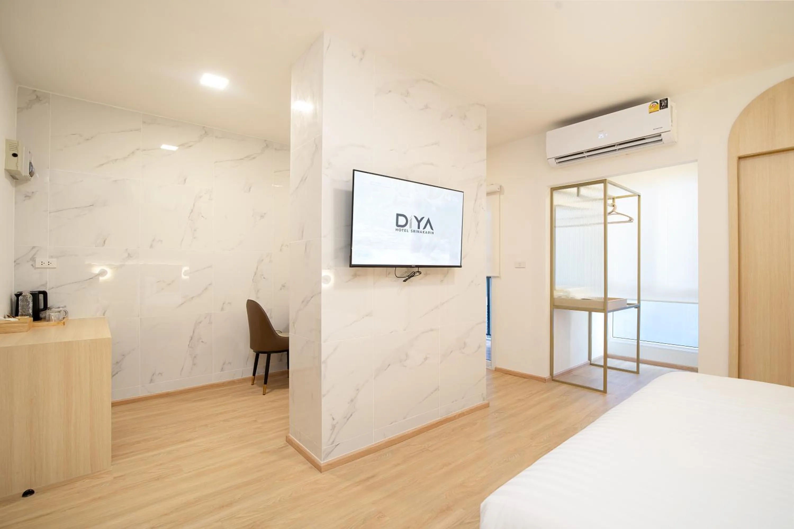 Photo of the whole room, Bed in Diya Hotel Bangkok