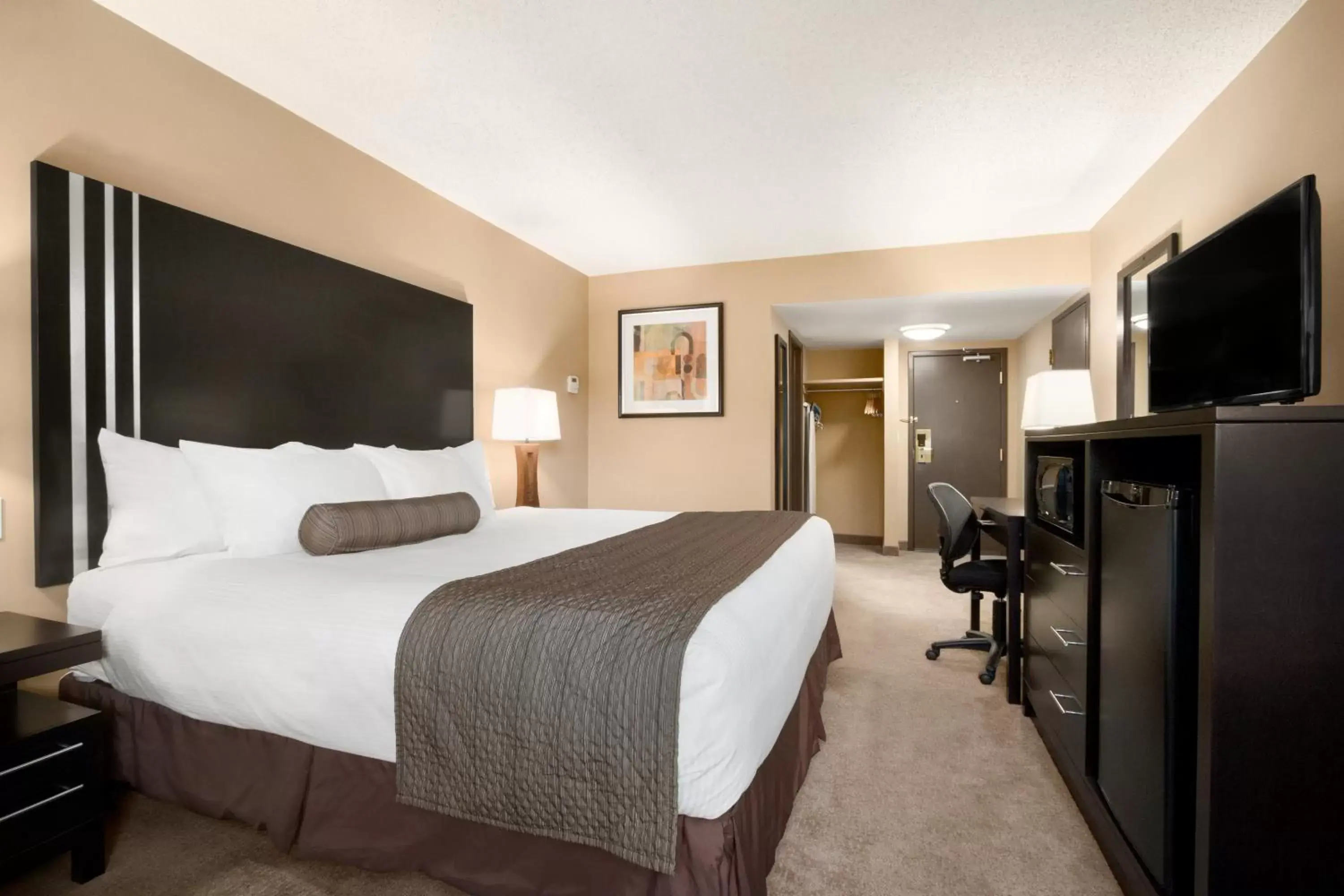King Room in Days Inn by Wyndham Calgary Northwest King Room in Days Inn by Wyndham Calgary Northwest