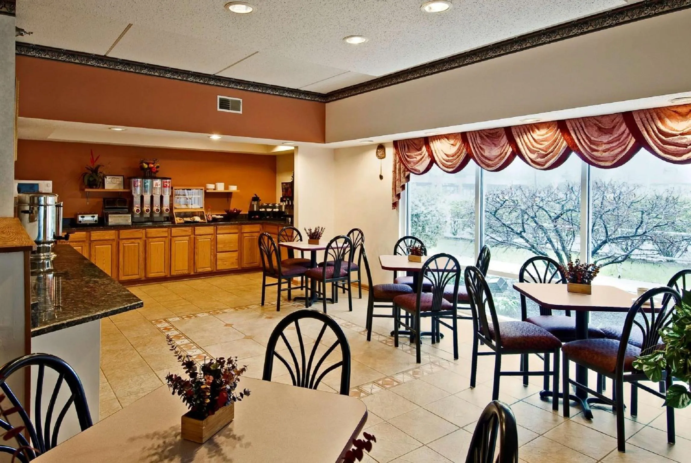 Restaurant/places to eat in Americas Best Value Inn Waukegan
