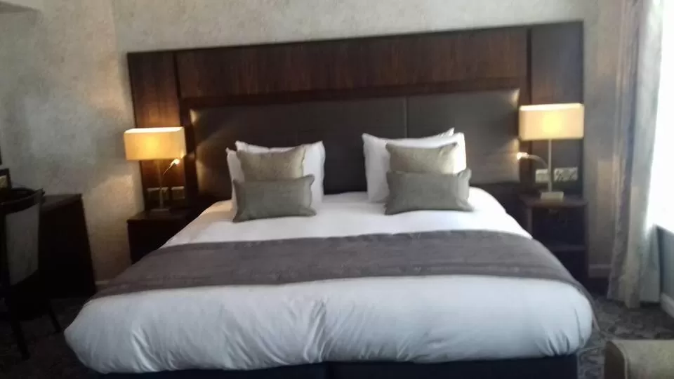 Bed in The King's Head Hotel - JD Wetherspoon