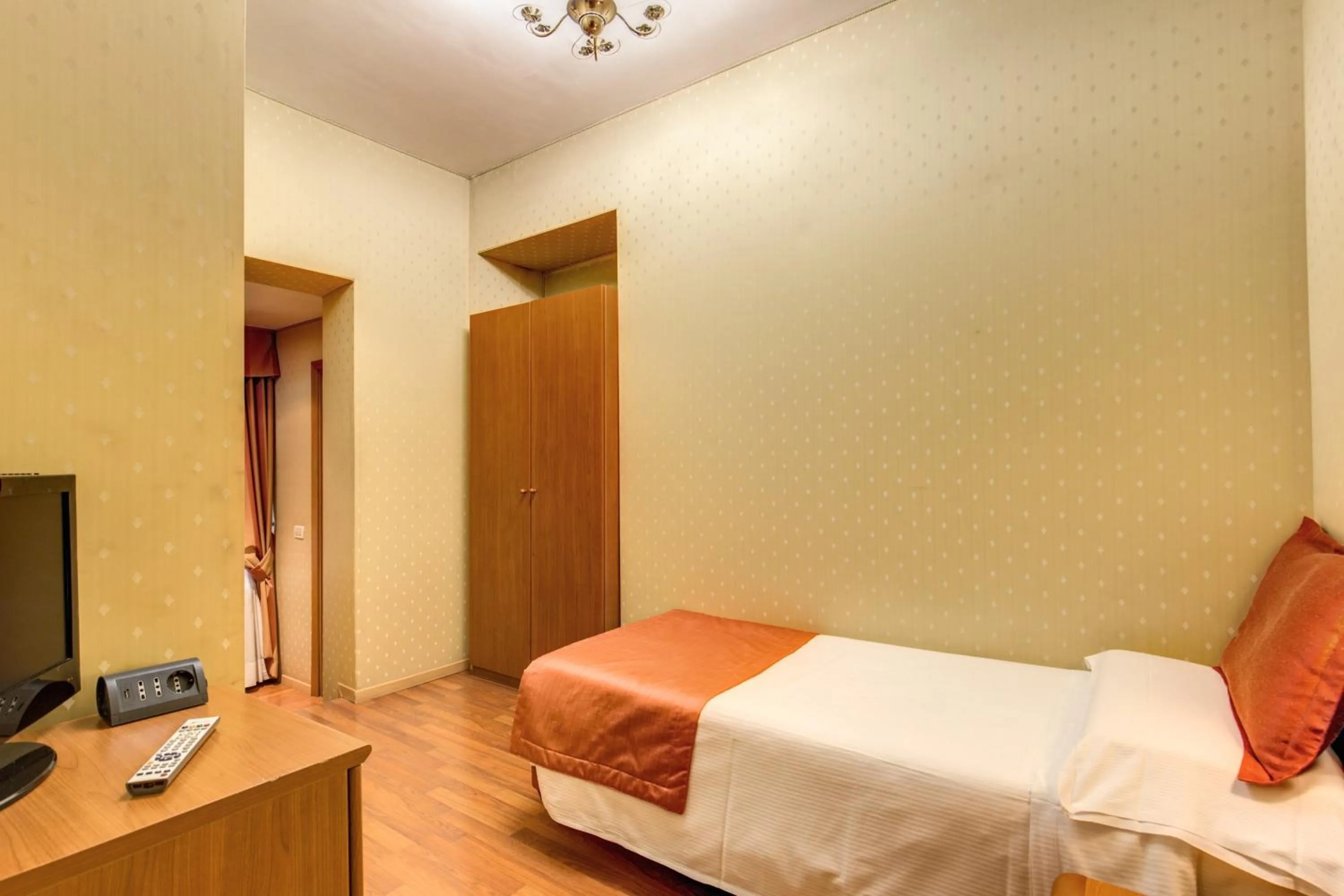 Bedroom, Bed in Flower Garden Hotel