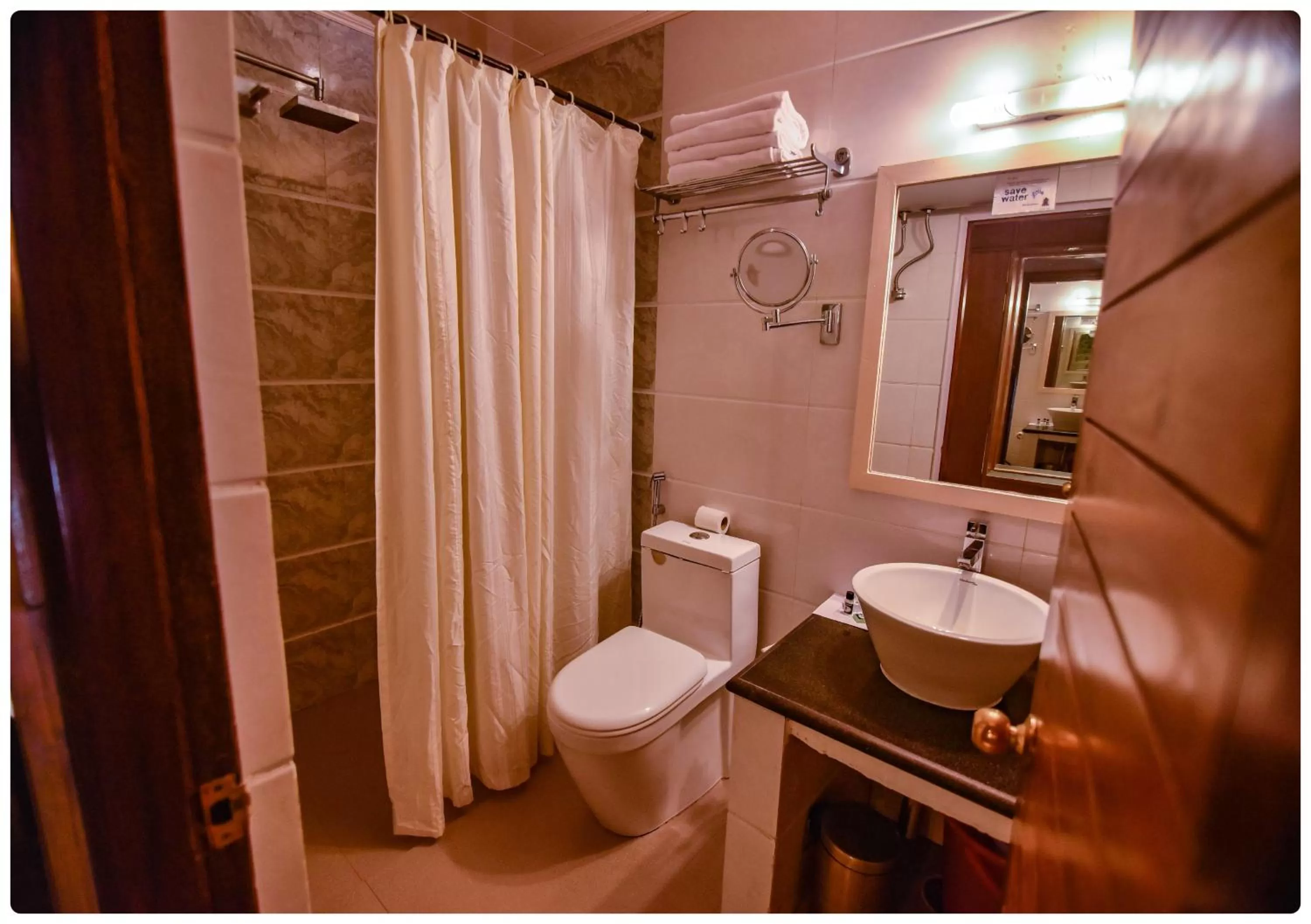 Toilet, Bathroom in Cedar Inn