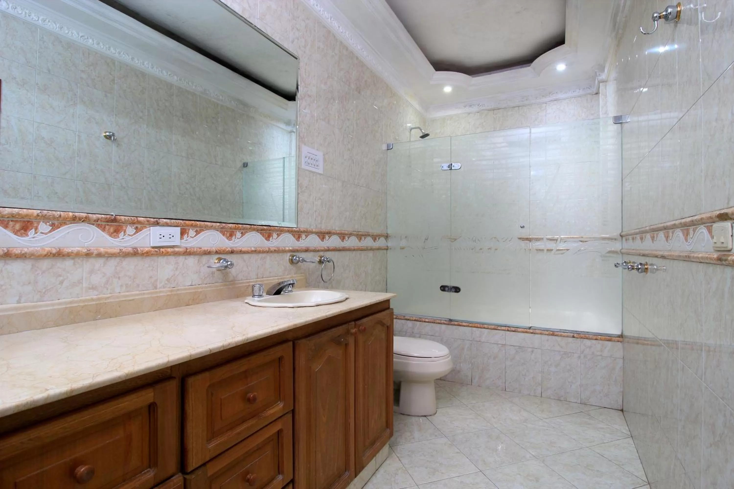 Shower in Hotel Abi Inn By GEH Suites