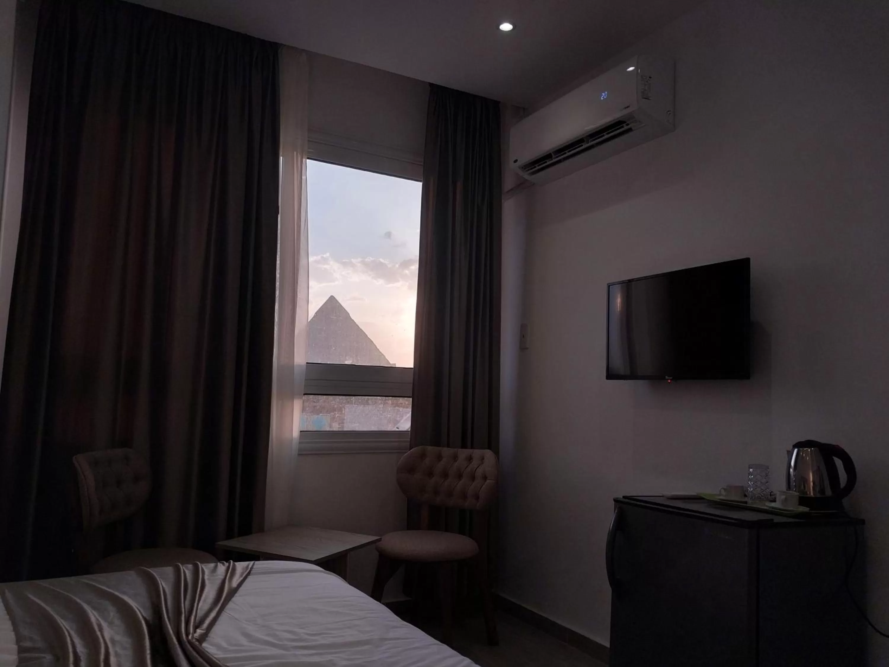 Bed in Eagles Pyramids View