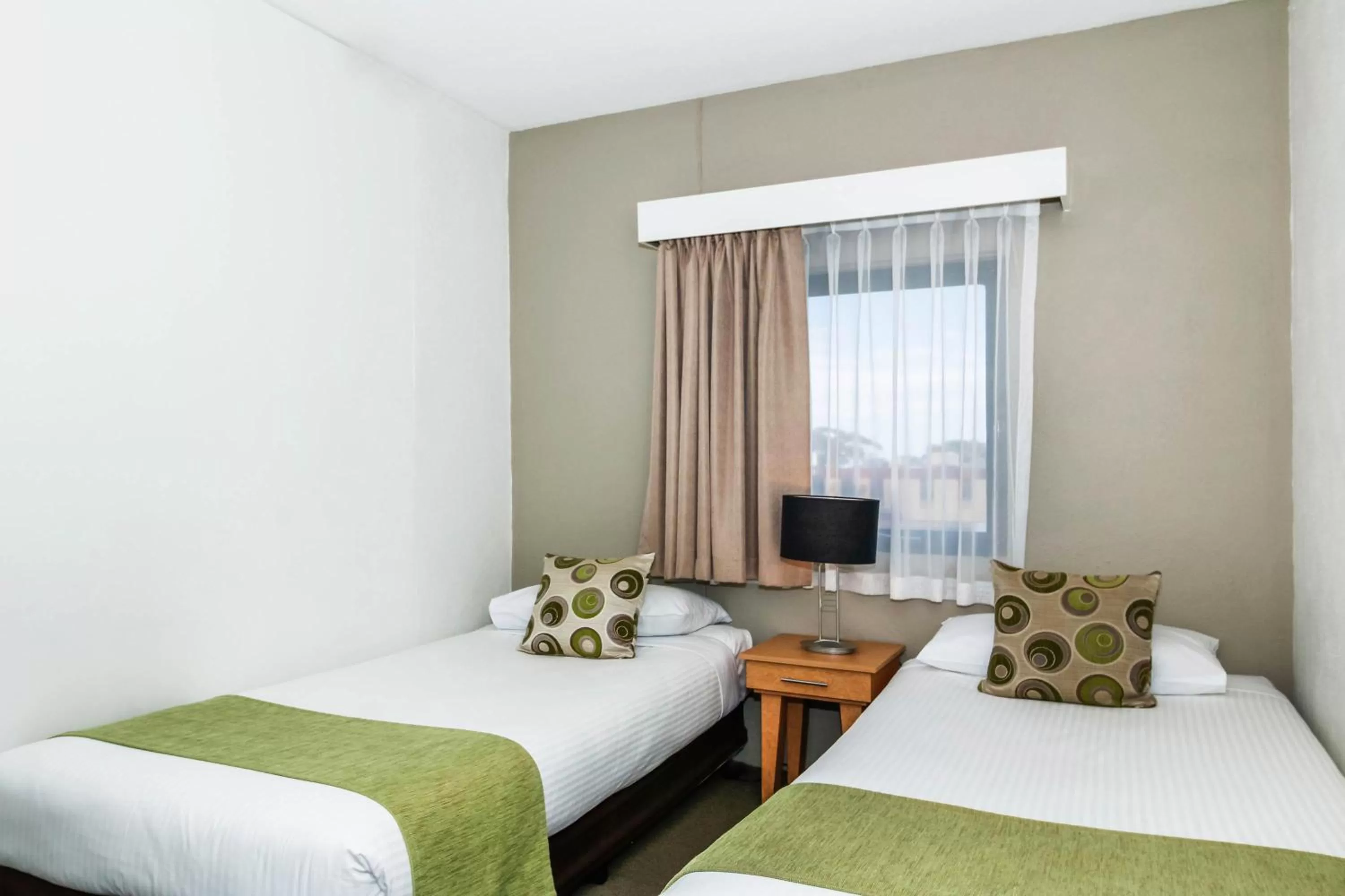 Seating area, Bed in BreakFree Adelaide