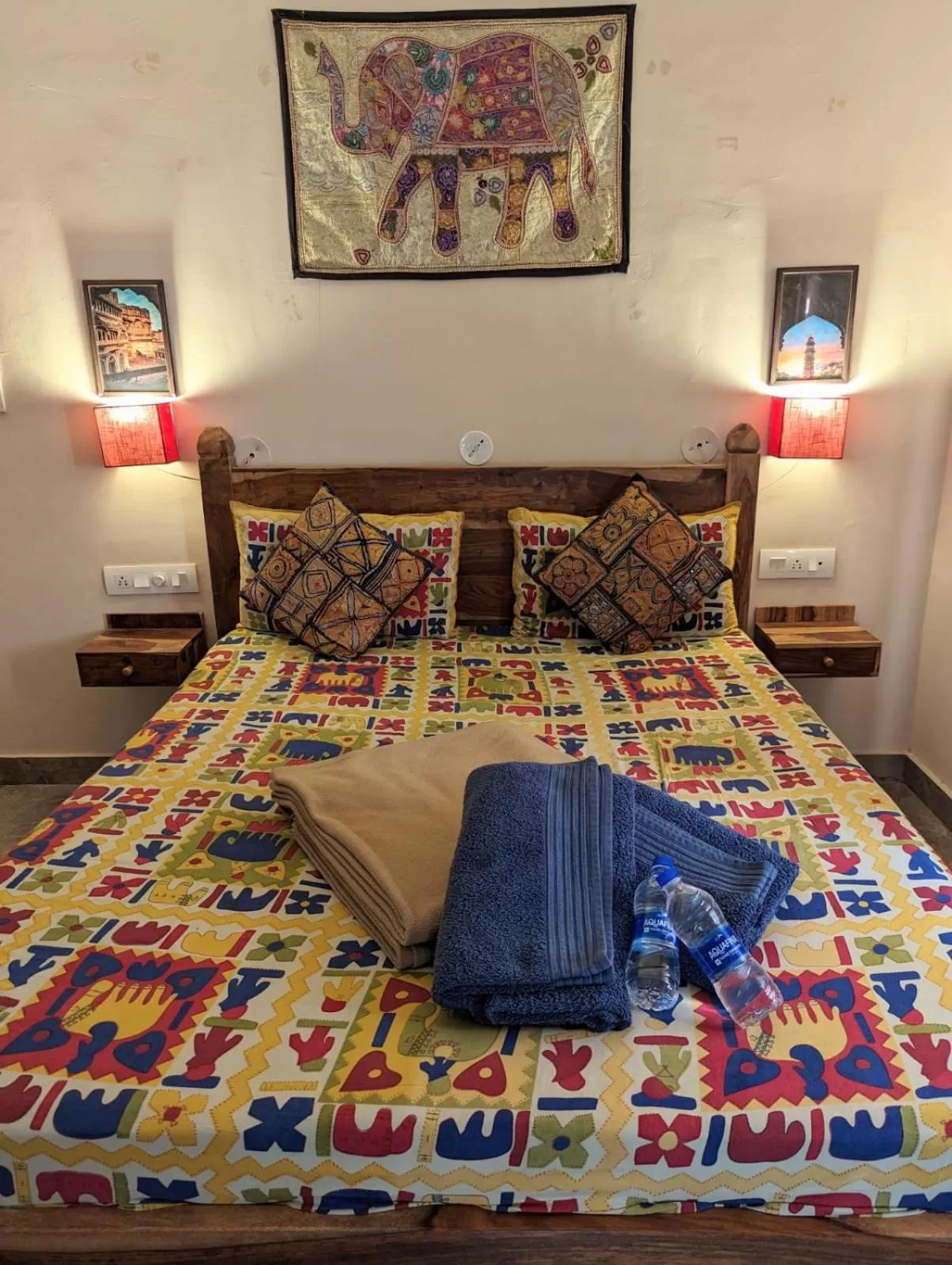 Bed in Corsican Haveli