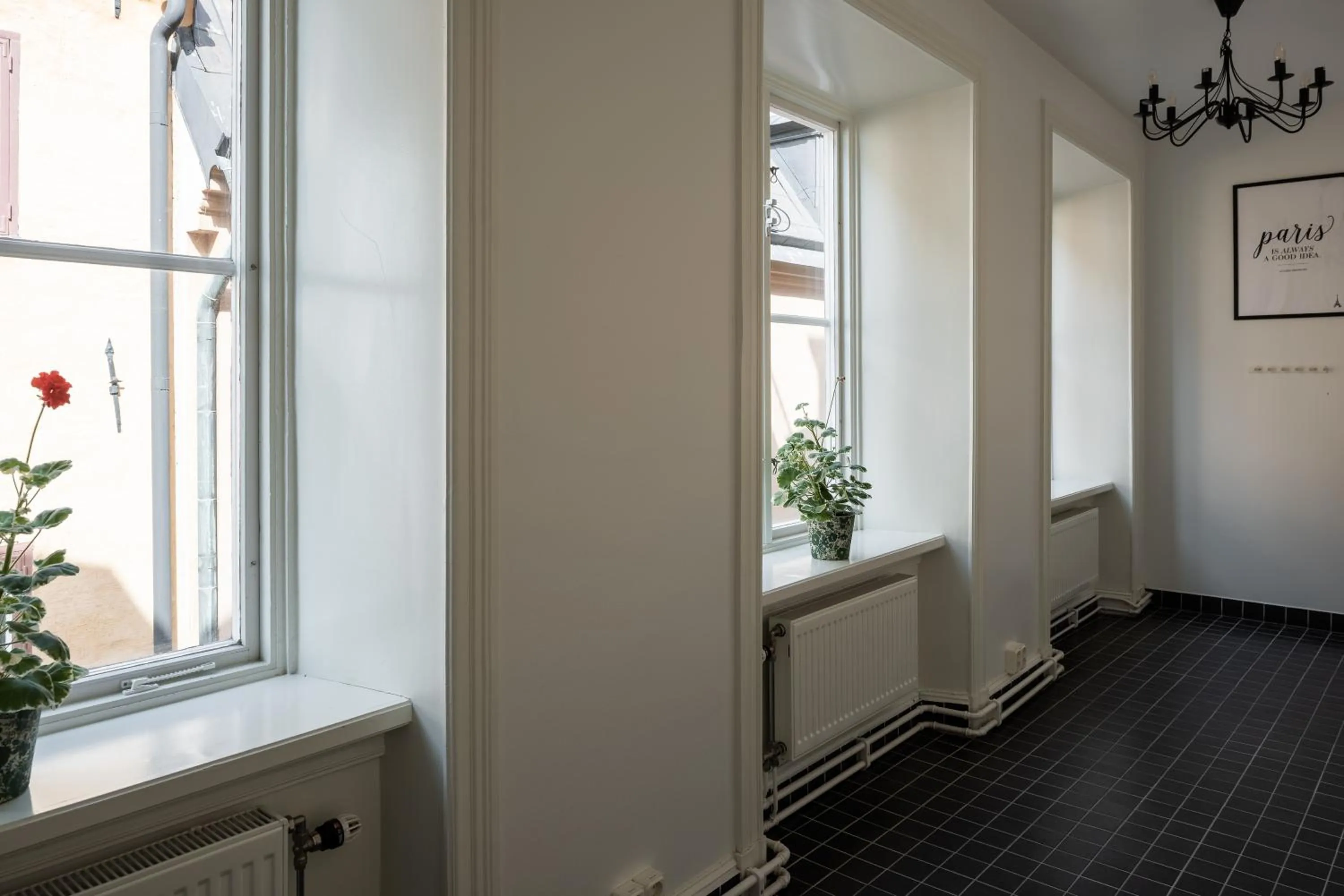 Shower in Castle House Inn