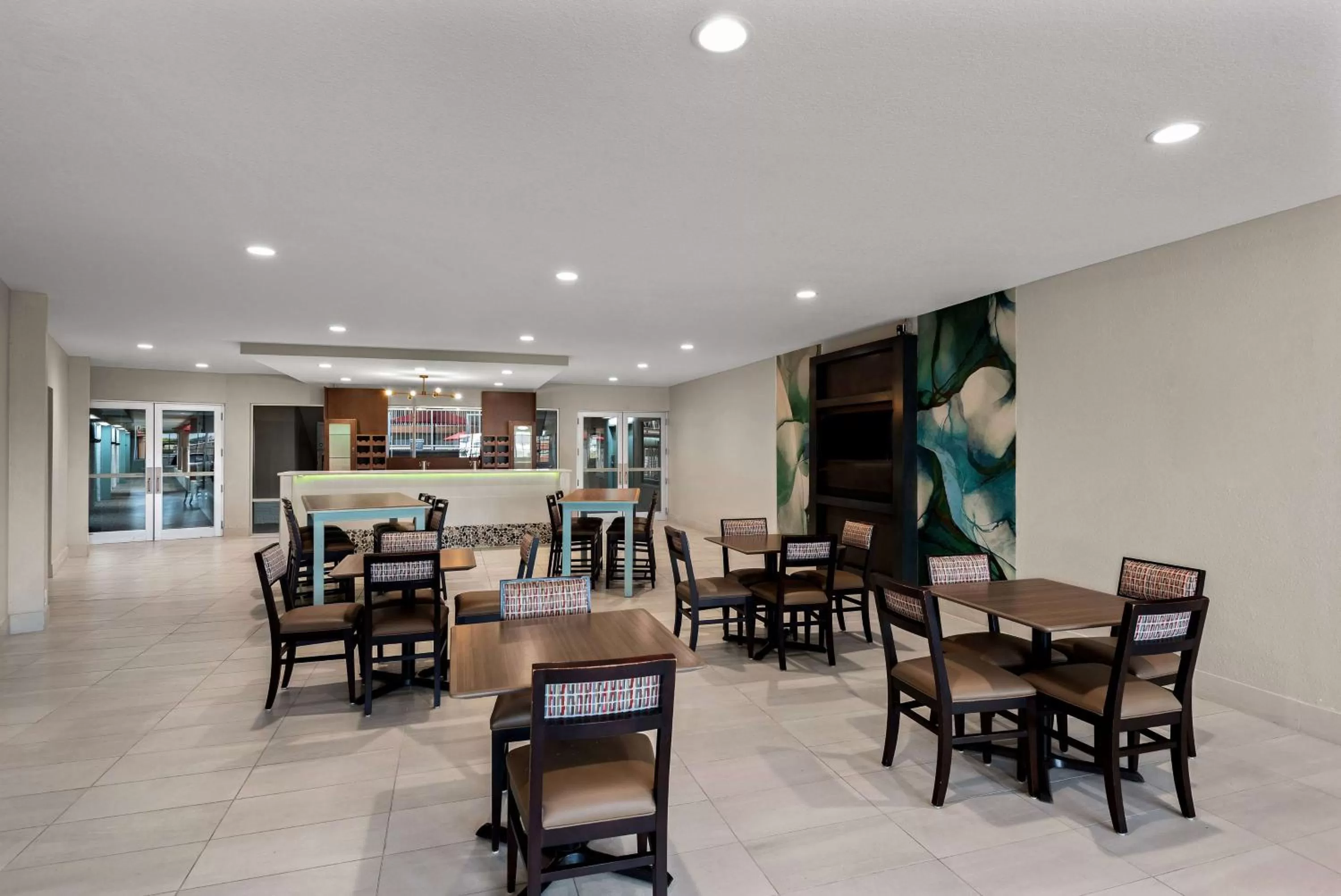 Restaurant/places to eat in Wyndham Garden Ankeny