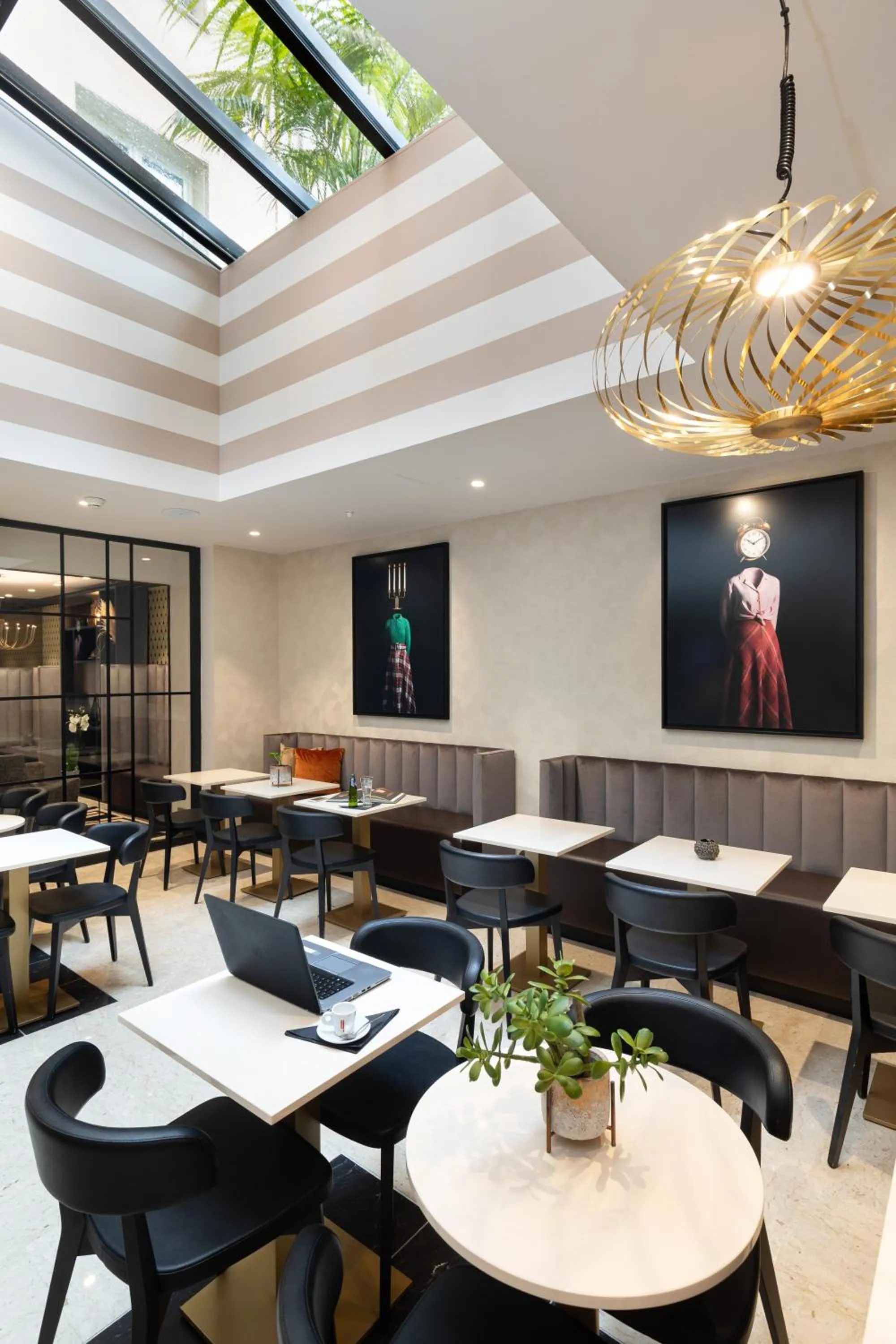 Lounge or bar in Best Western Plus Hôtel Massena Nice