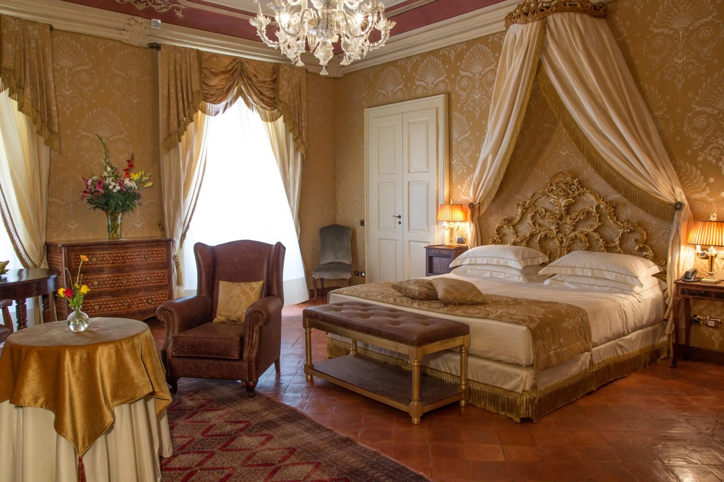 Photo of the whole room, Bed in Castello di Guarene