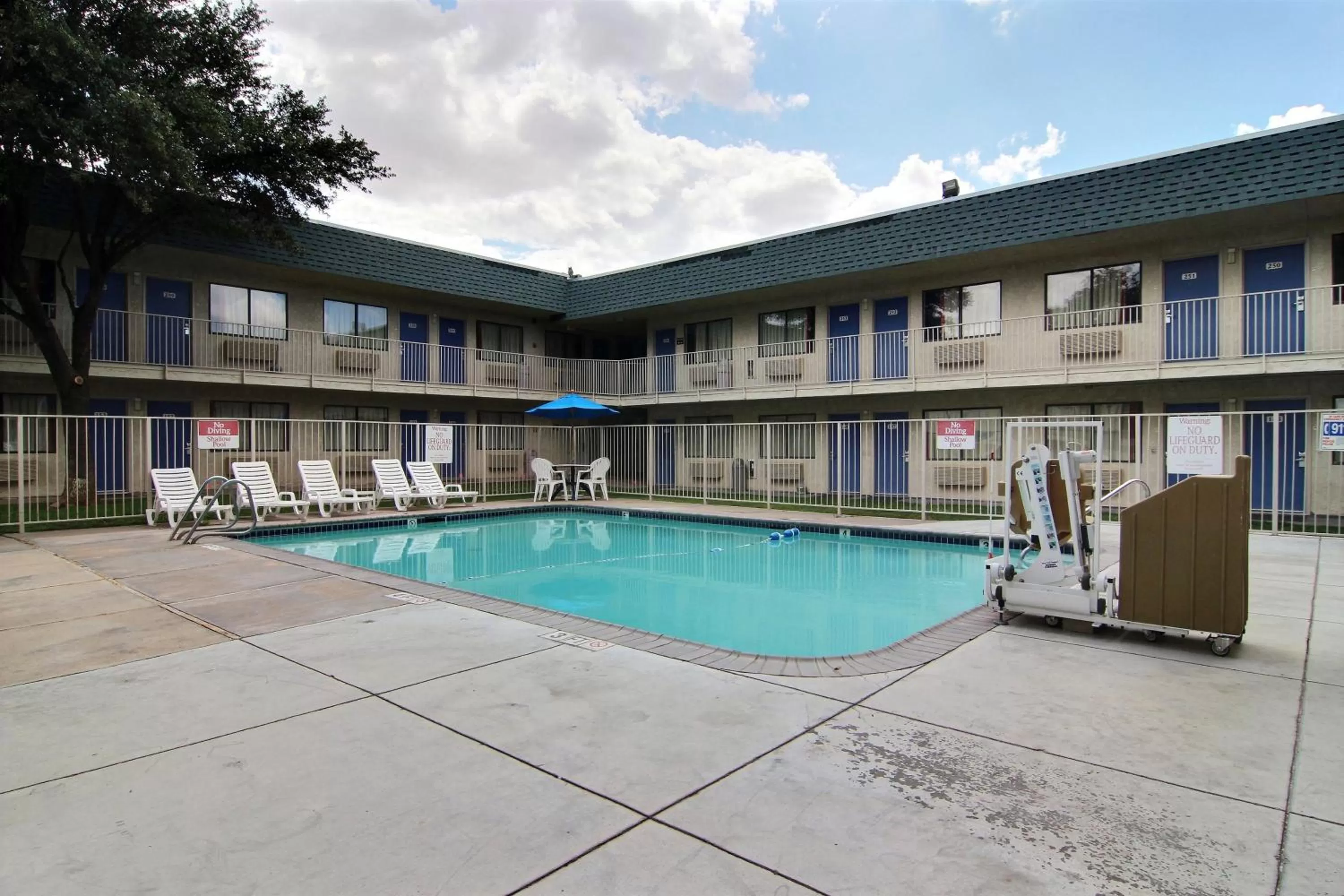 Swimming pool in Motel 6-Fort Stockton, TX