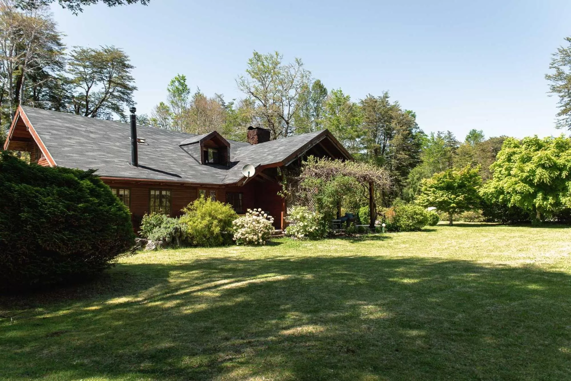 Garden, Property Building in Hotel Posada del Río - Parque Metreñehue