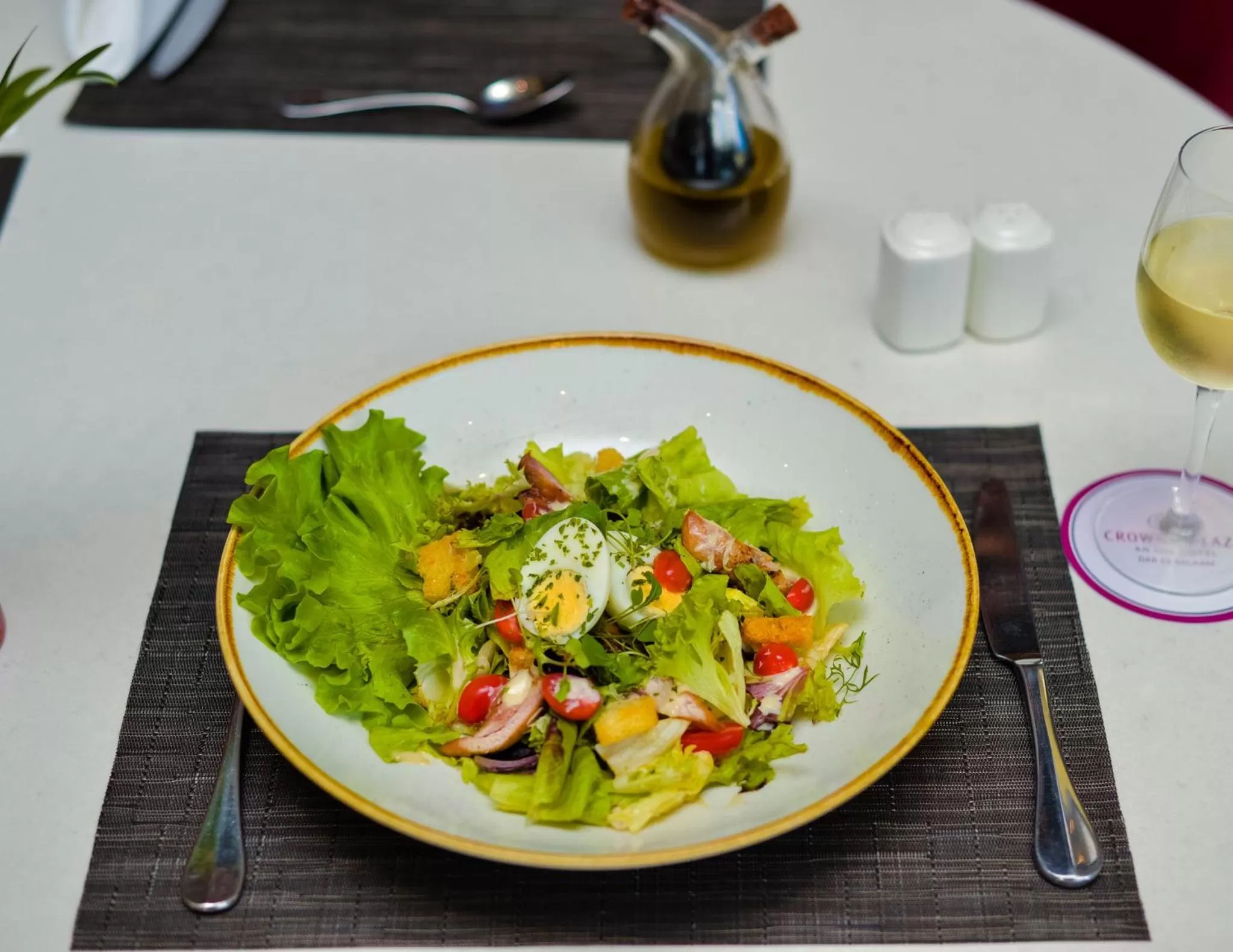 Restaurant/places to eat in Crowne Plaza - Dar Es Salaam by IHG